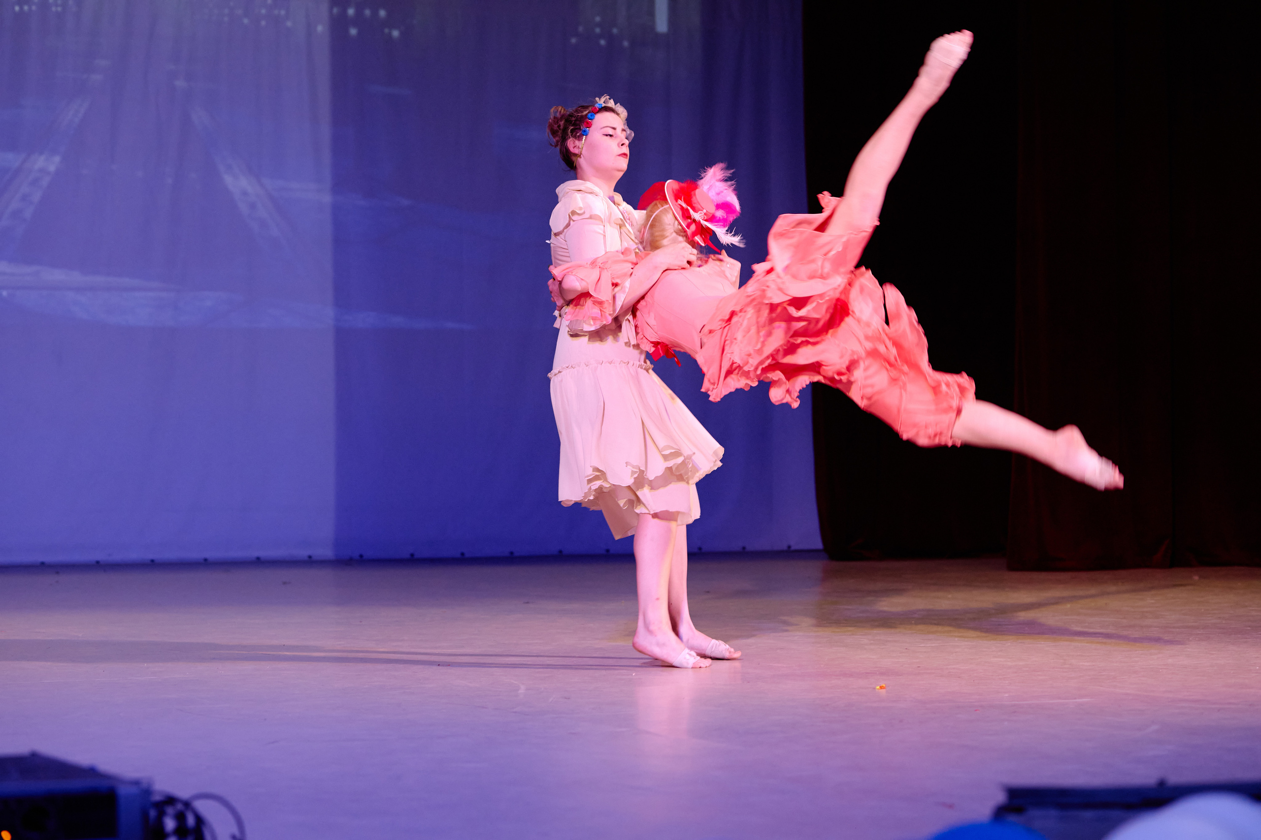 Аврора. Фотограф Выпускные альбомы Таганрог Сергей Коробченко