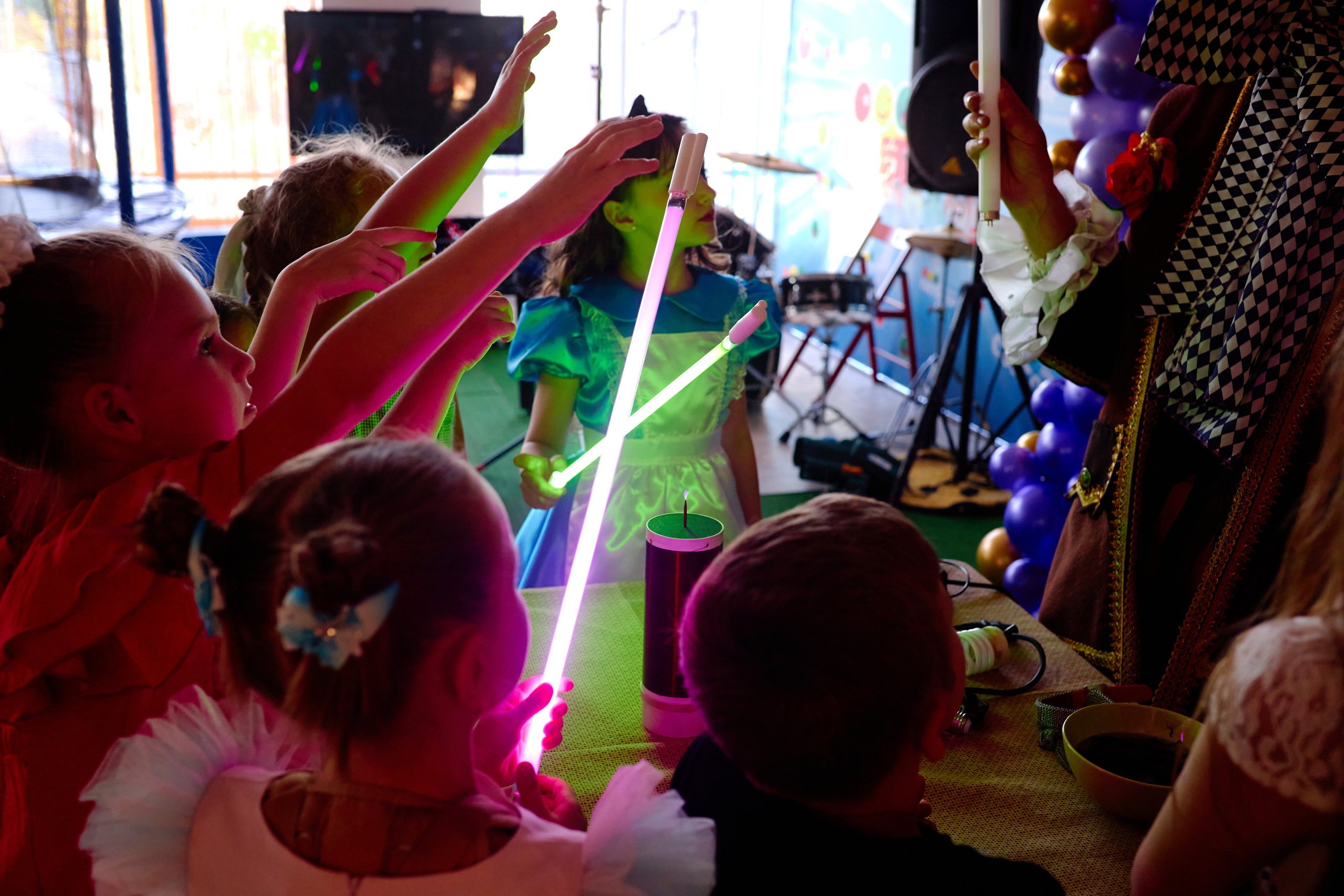 День рождения в детской комнате. Фотограф Выпускные альбомы Таганрог Сергей Коробченко