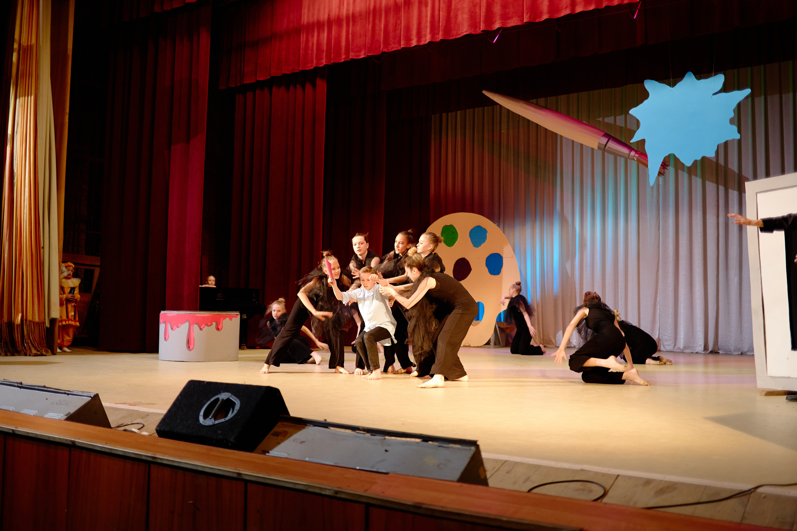 Краски. Фотограф Выпускные альбомы Таганрог Сергей Коробченко