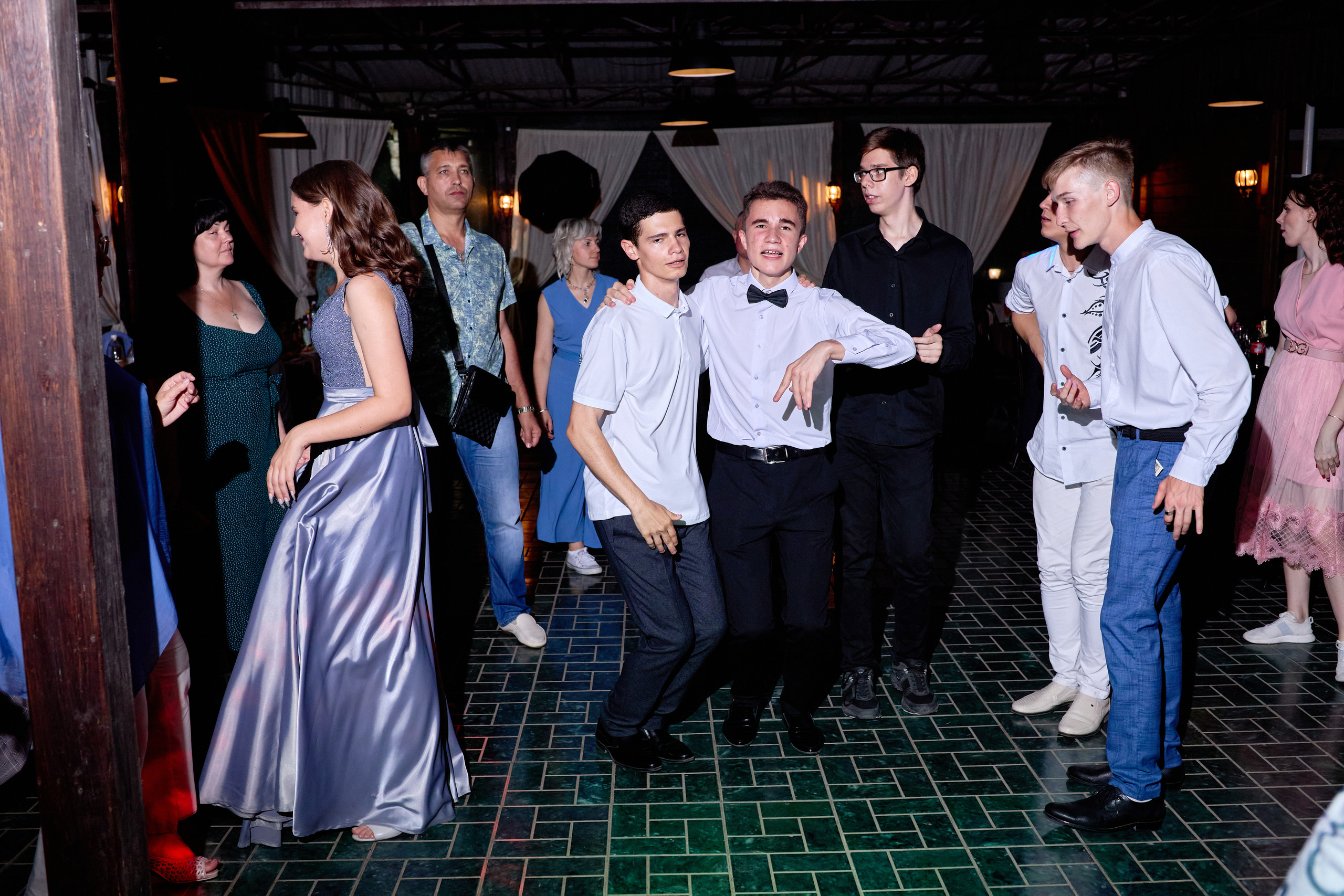 Фотограф на выпускной. Фотограф Выпускные альбомы Таганрог Сергей Коробченко