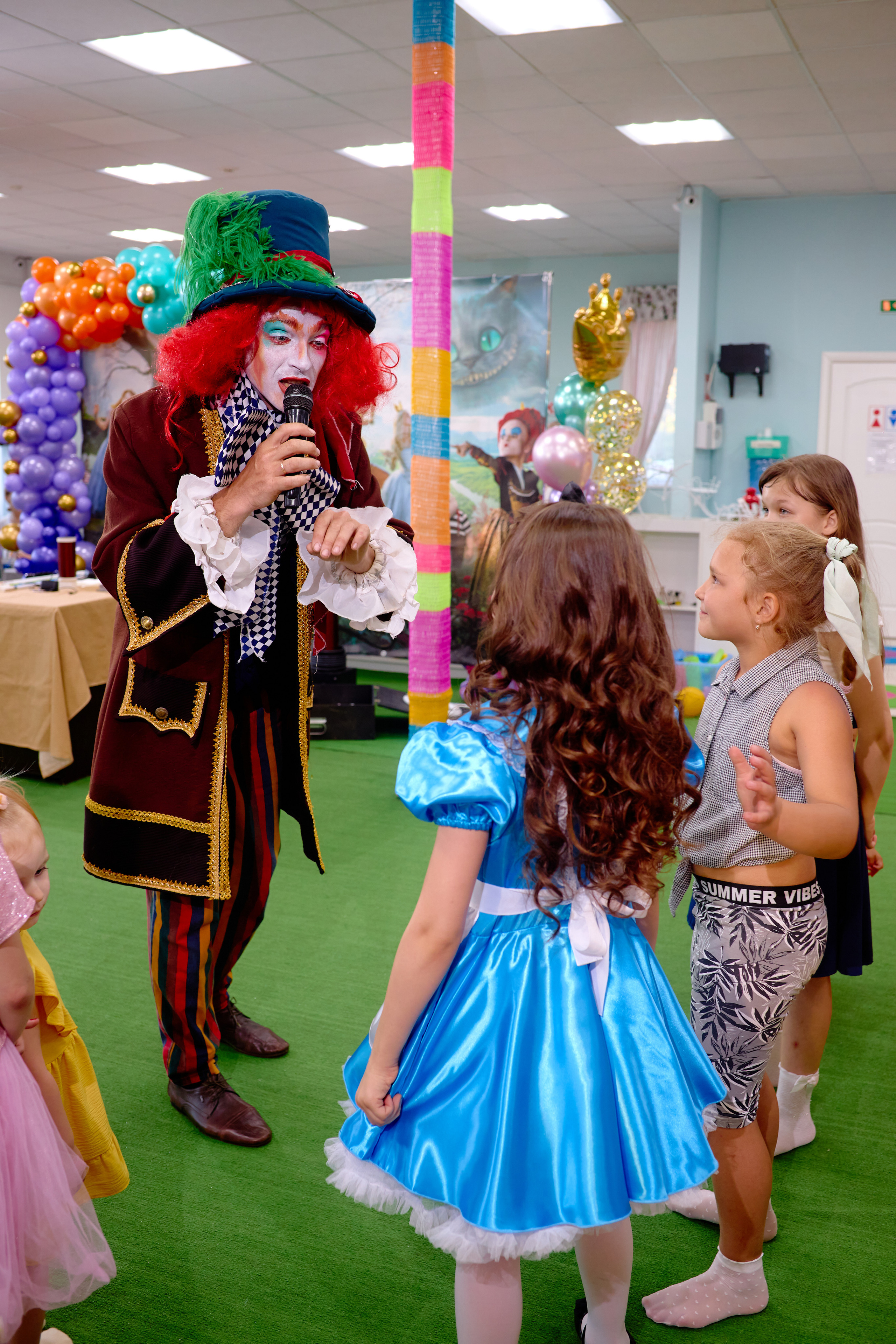 День рождения в детской комнате. Фотограф Выпускные альбомы Таганрог Сергей Коробченко