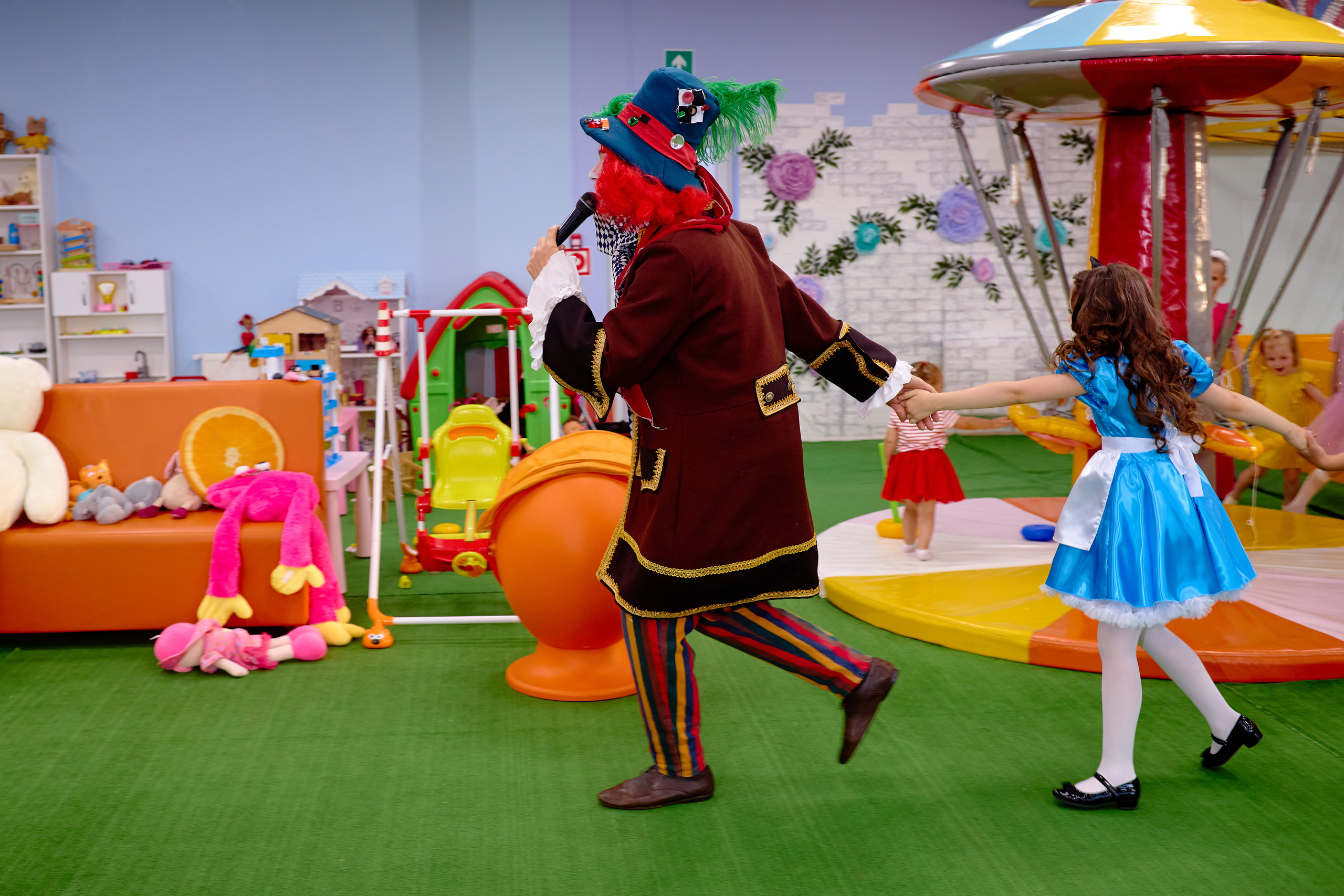 День рождения в детской комнате. Фотограф Выпускные альбомы Таганрог Сергей Коробченко