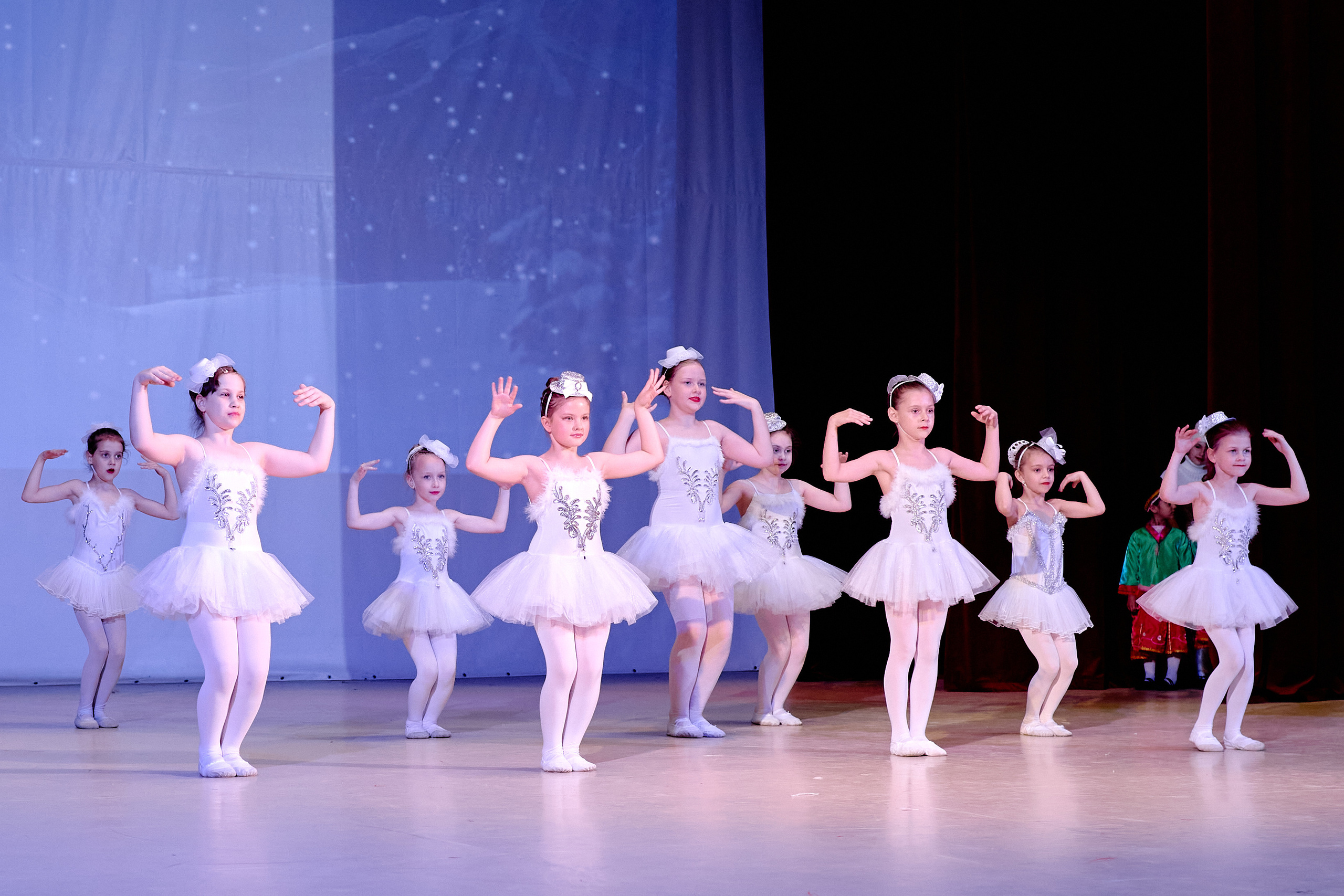 Аврора. Фотограф Выпускные альбомы Таганрог Сергей Коробченко