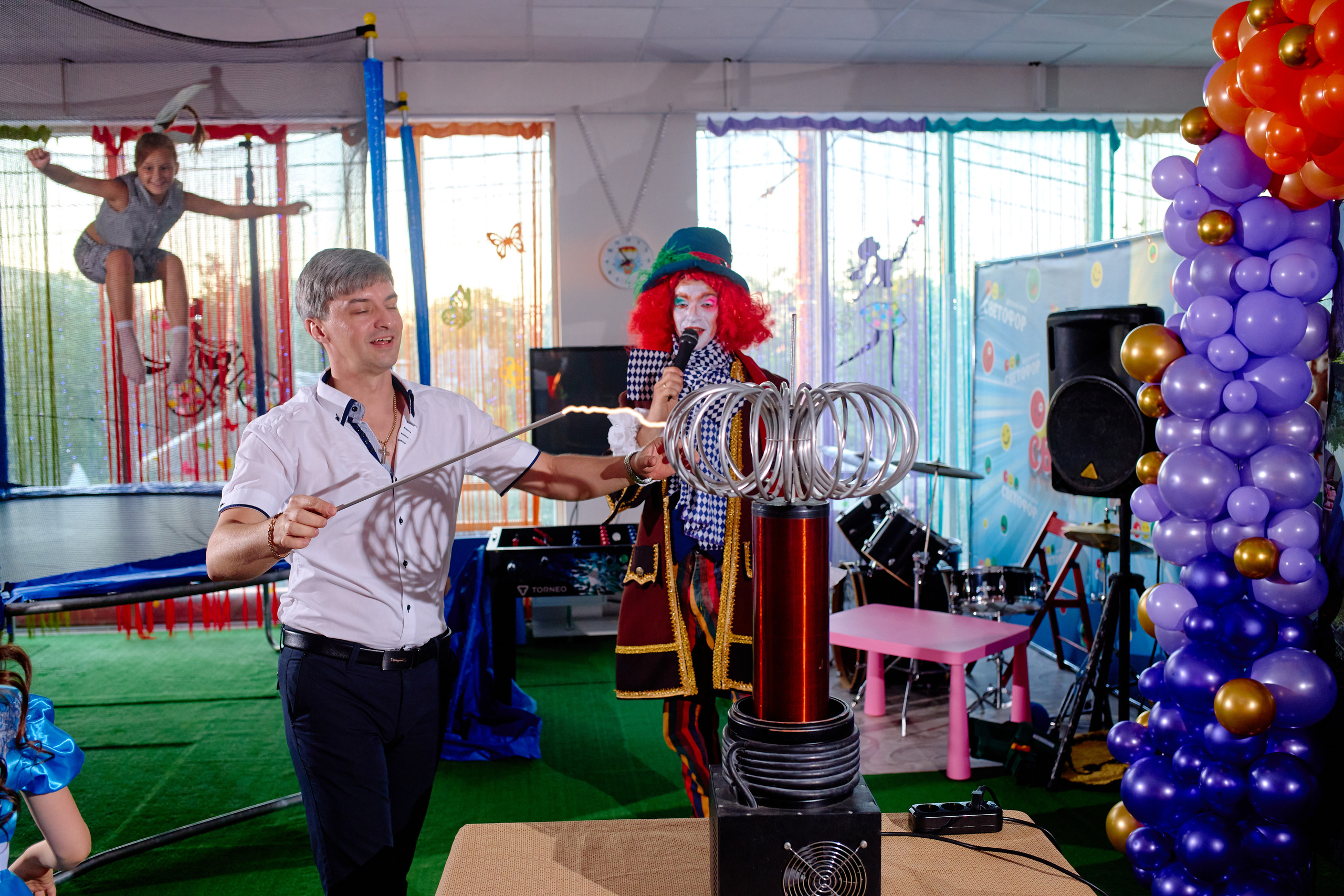 День рождения в детской комнате. Фотограф Выпускные альбомы Таганрог Сергей Коробченко