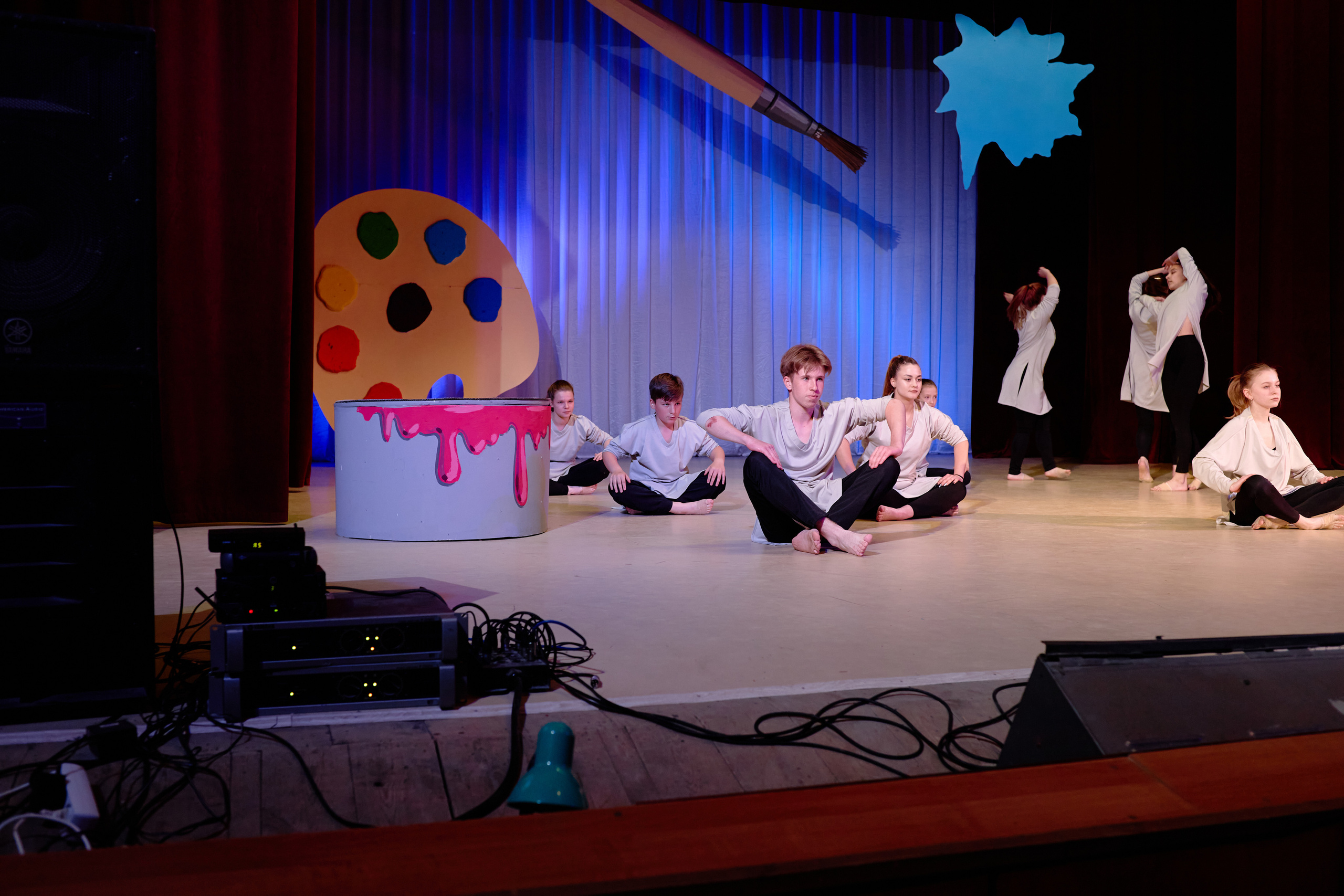 Краски. Фотограф Выпускные альбомы Таганрог Сергей Коробченко