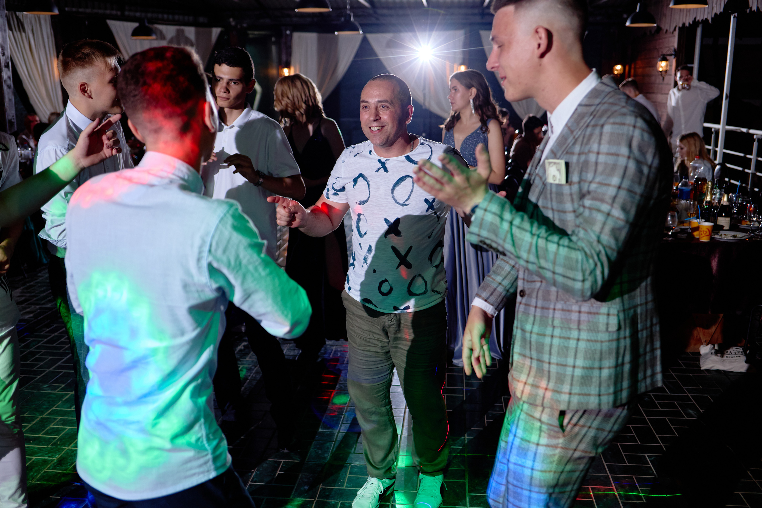 Фотограф на выпускной. Фотограф Выпускные альбомы Таганрог Сергей Коробченко