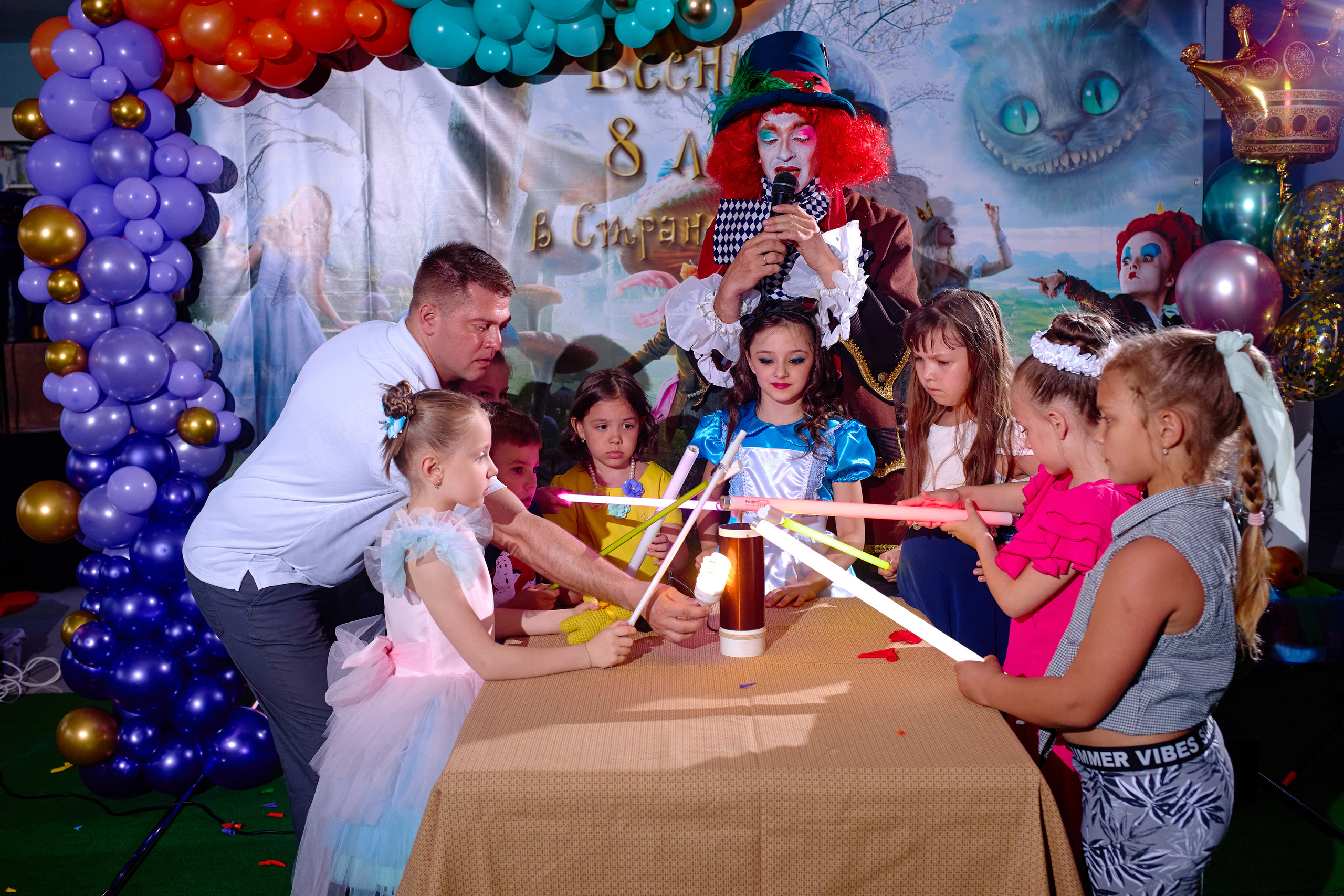 День рождения в детской комнате. Фотограф Выпускные альбомы Таганрог Сергей Коробченко