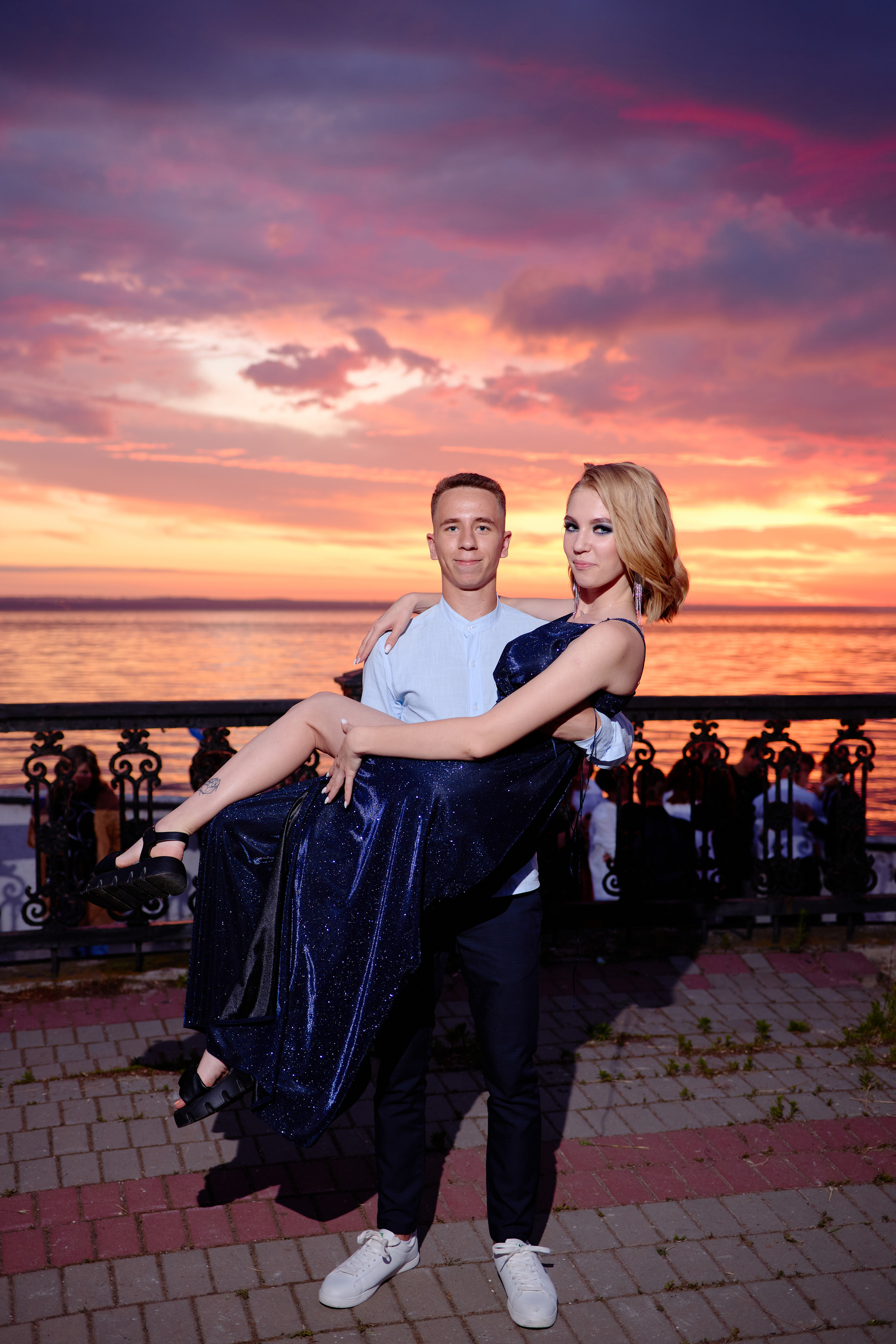 Фотограф на выпускной. Фотограф Выпускные альбомы Таганрог Сергей Коробченко