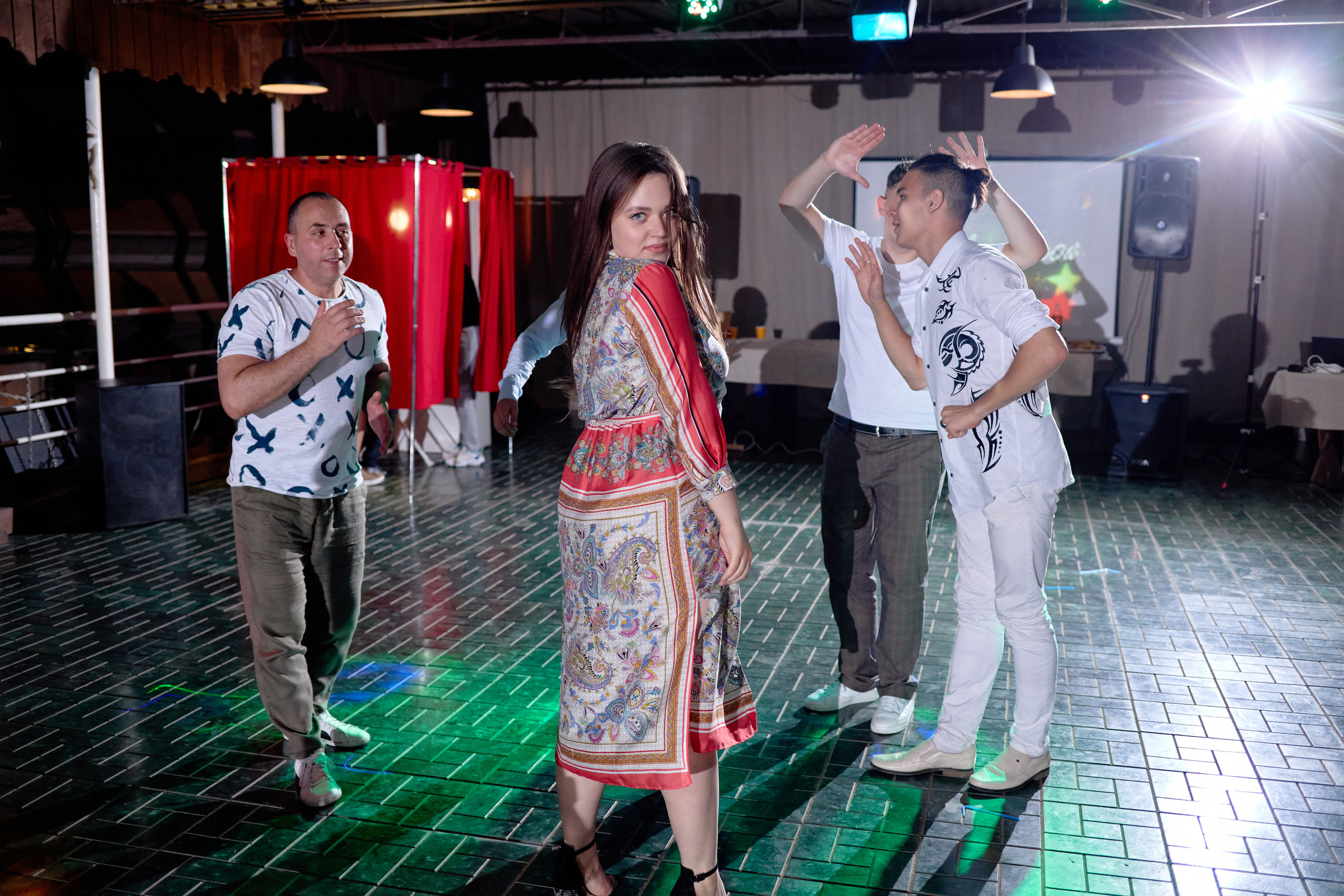 Фотограф на выпускной. Фотограф Выпускные альбомы Таганрог Сергей Коробченко