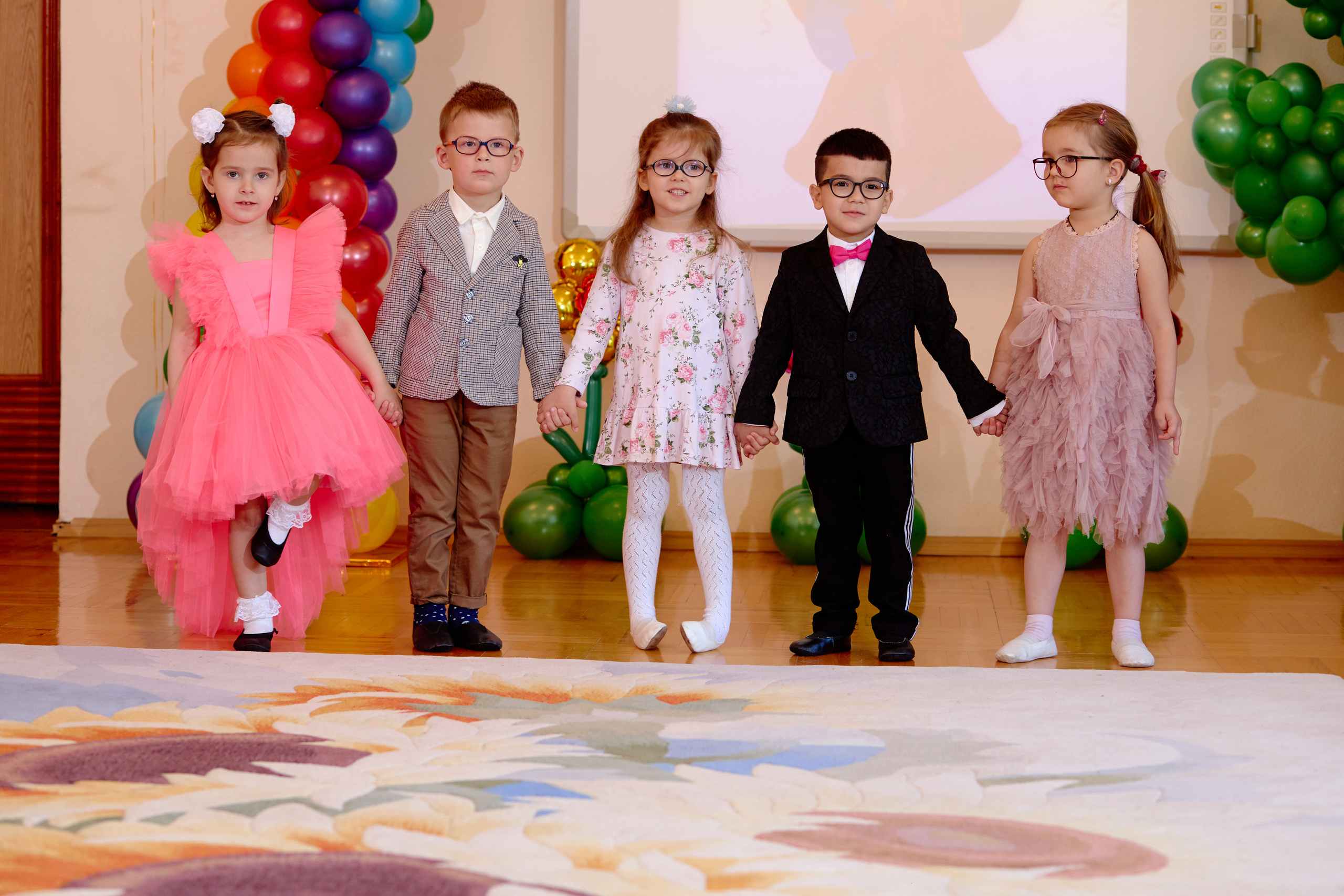 Фотограф выпускной в детском саду таганрог. Фотограф Выпускные альбомы Таганрог Сергей Коробченко