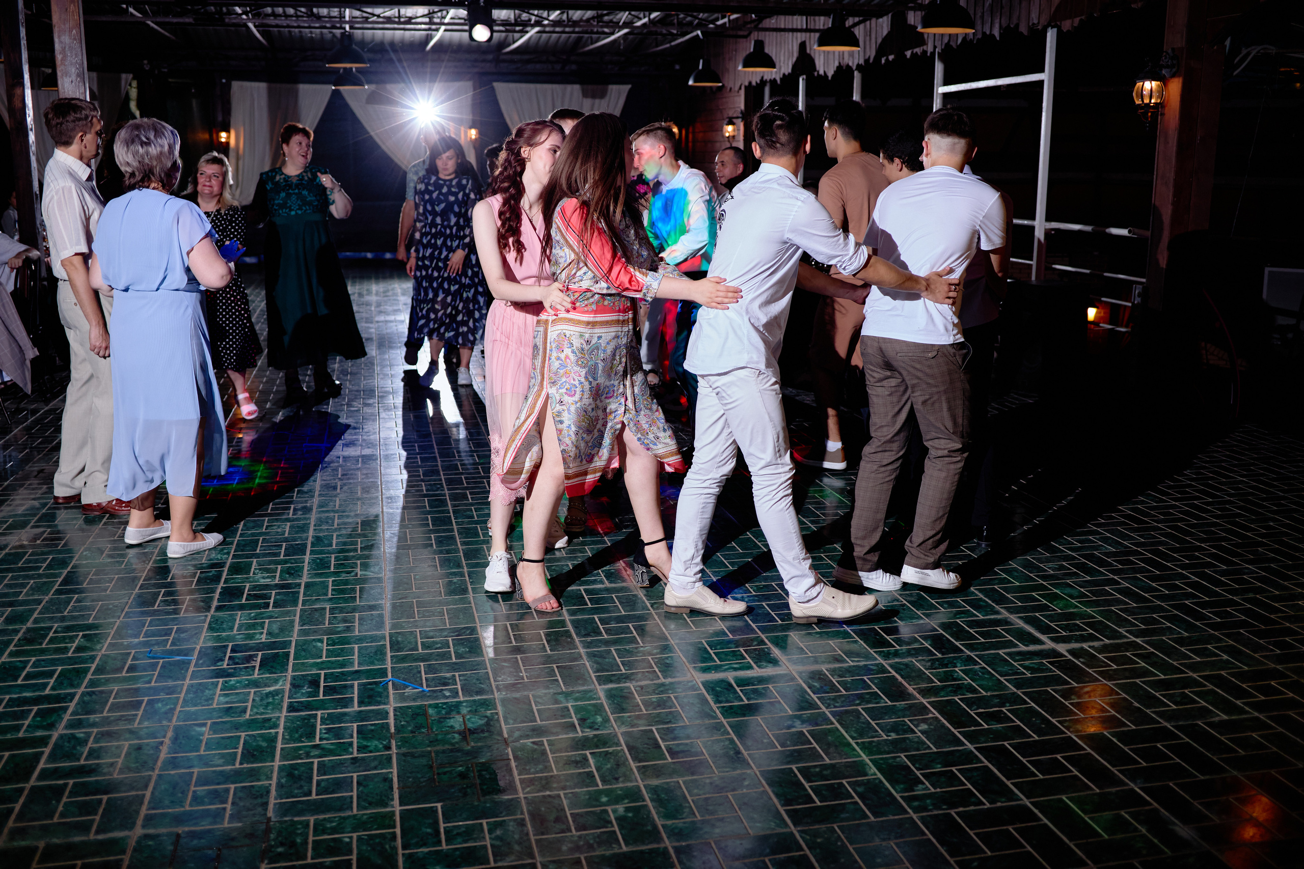 Фотограф на выпускной. Фотограф Выпускные альбомы Таганрог Сергей Коробченко