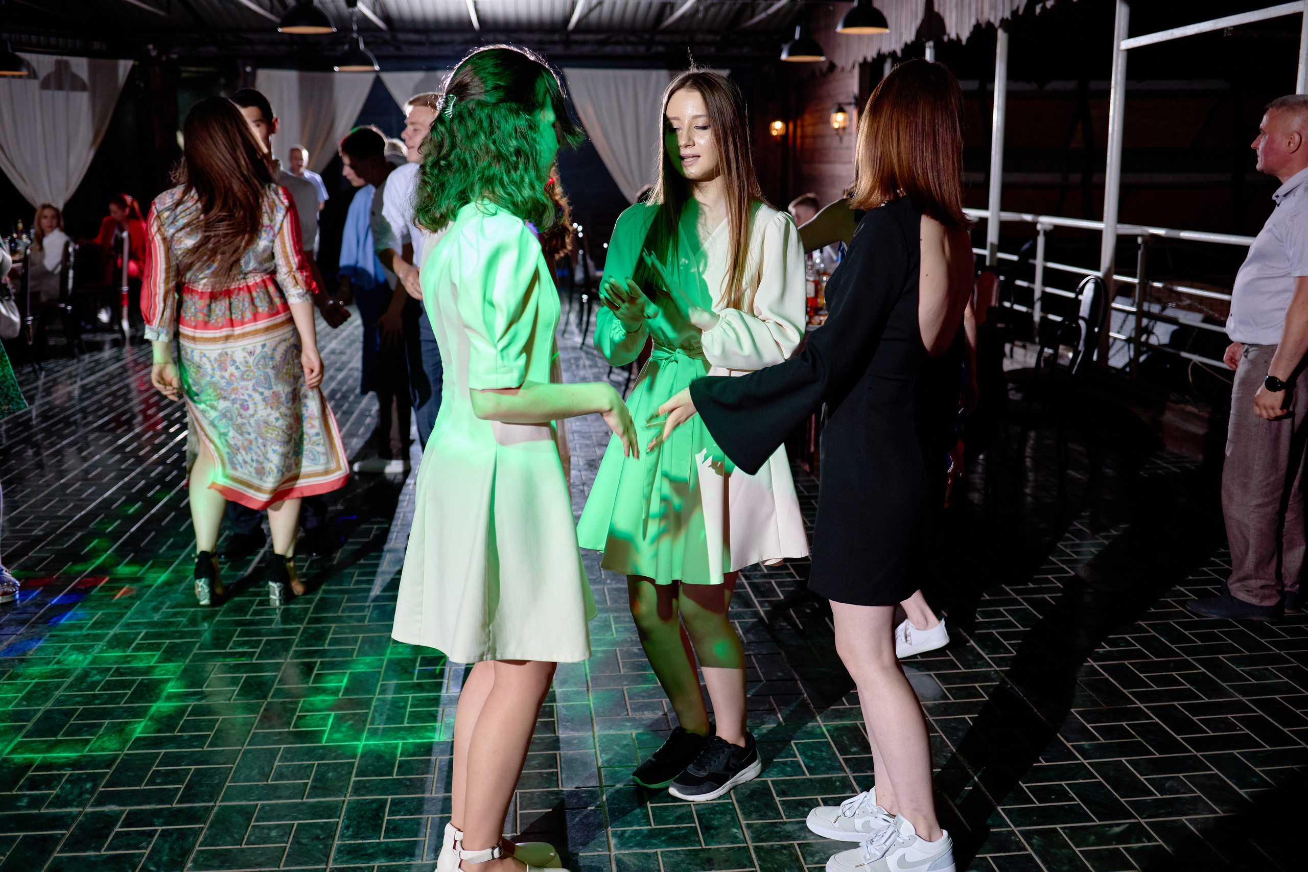 Фотограф на выпускной. Фотограф Выпускные альбомы Таганрог Сергей Коробченко