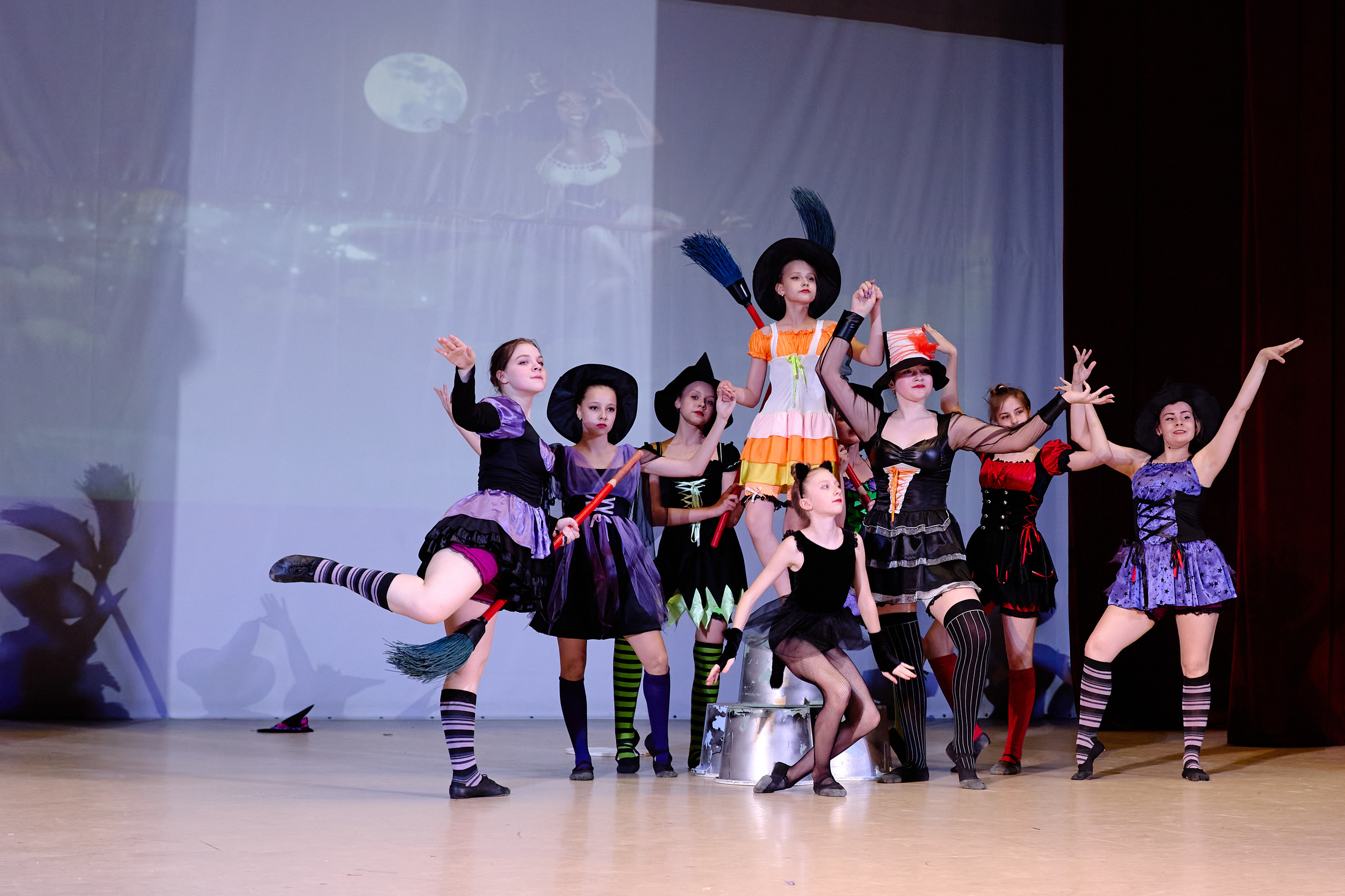 Аврора. Фотограф Выпускные альбомы Таганрог Сергей Коробченко