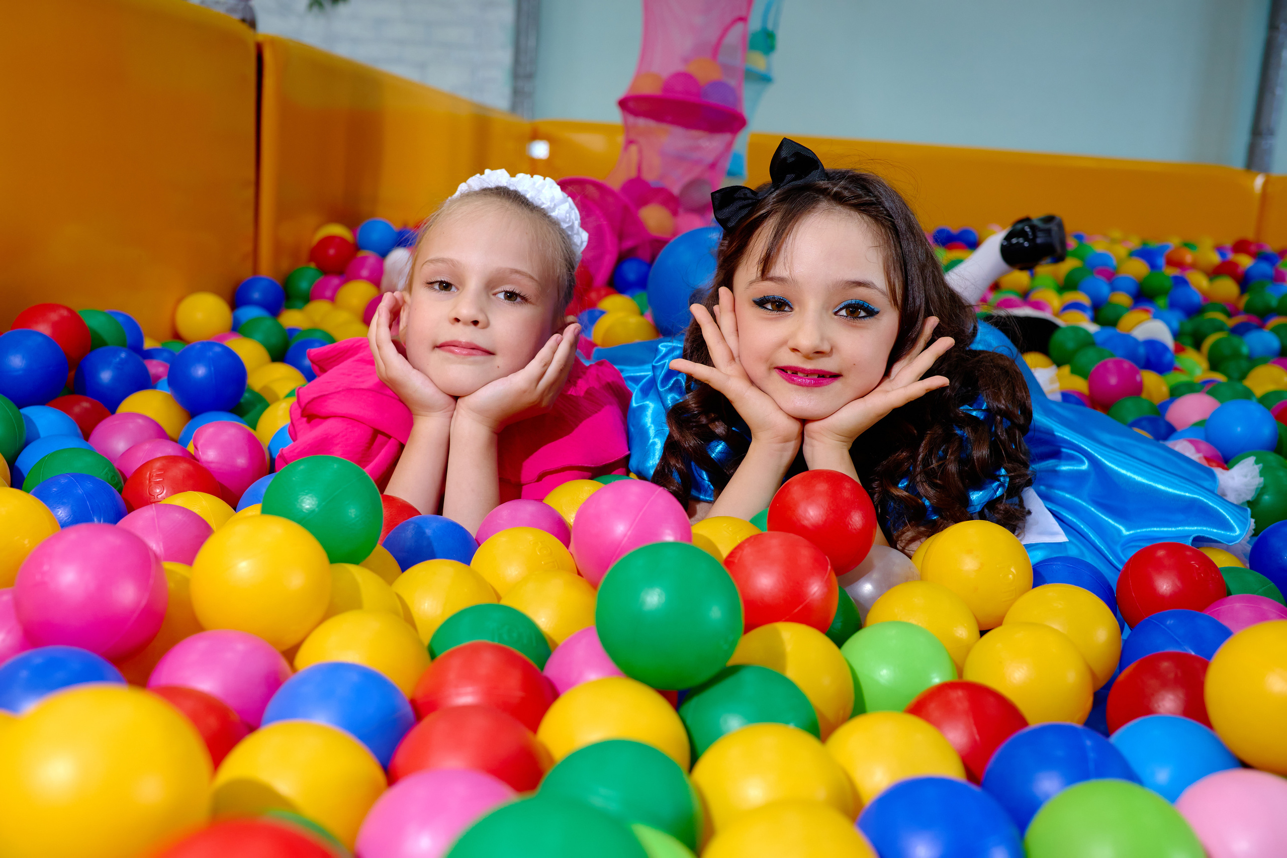 День рождения в детской комнате. Фотограф Выпускные альбомы Таганрог Сергей Коробченко