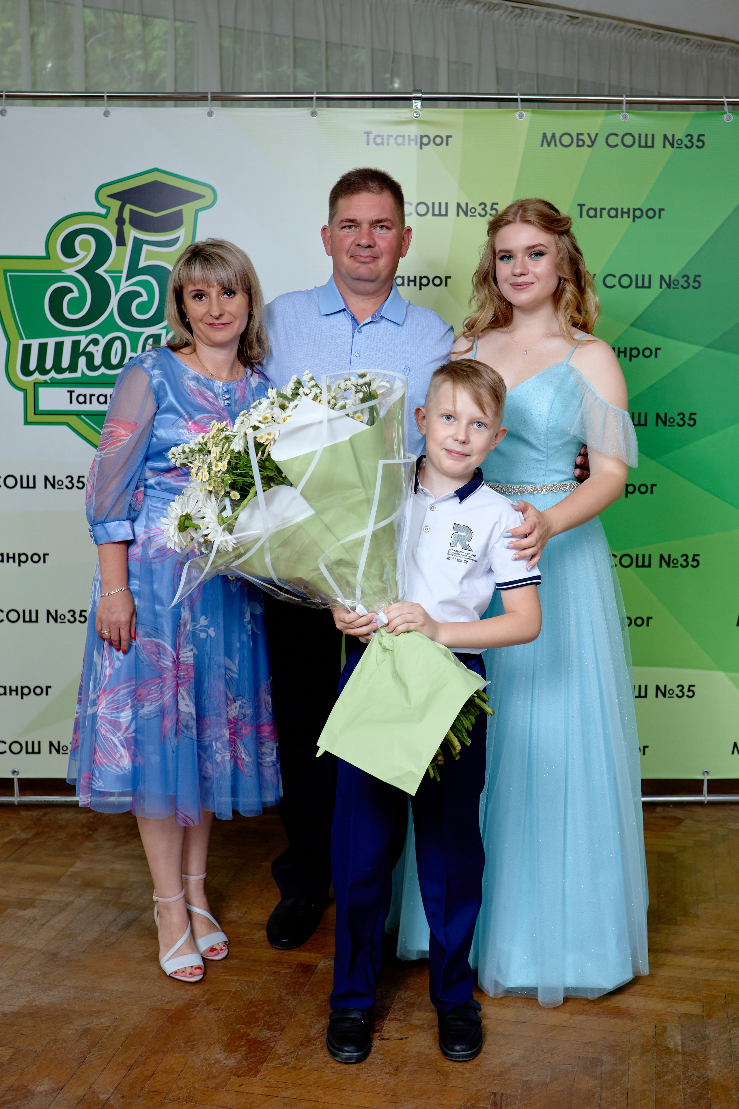 Фотограф на выпускной. Фотограф Выпускные альбомы Таганрог Сергей Коробченко