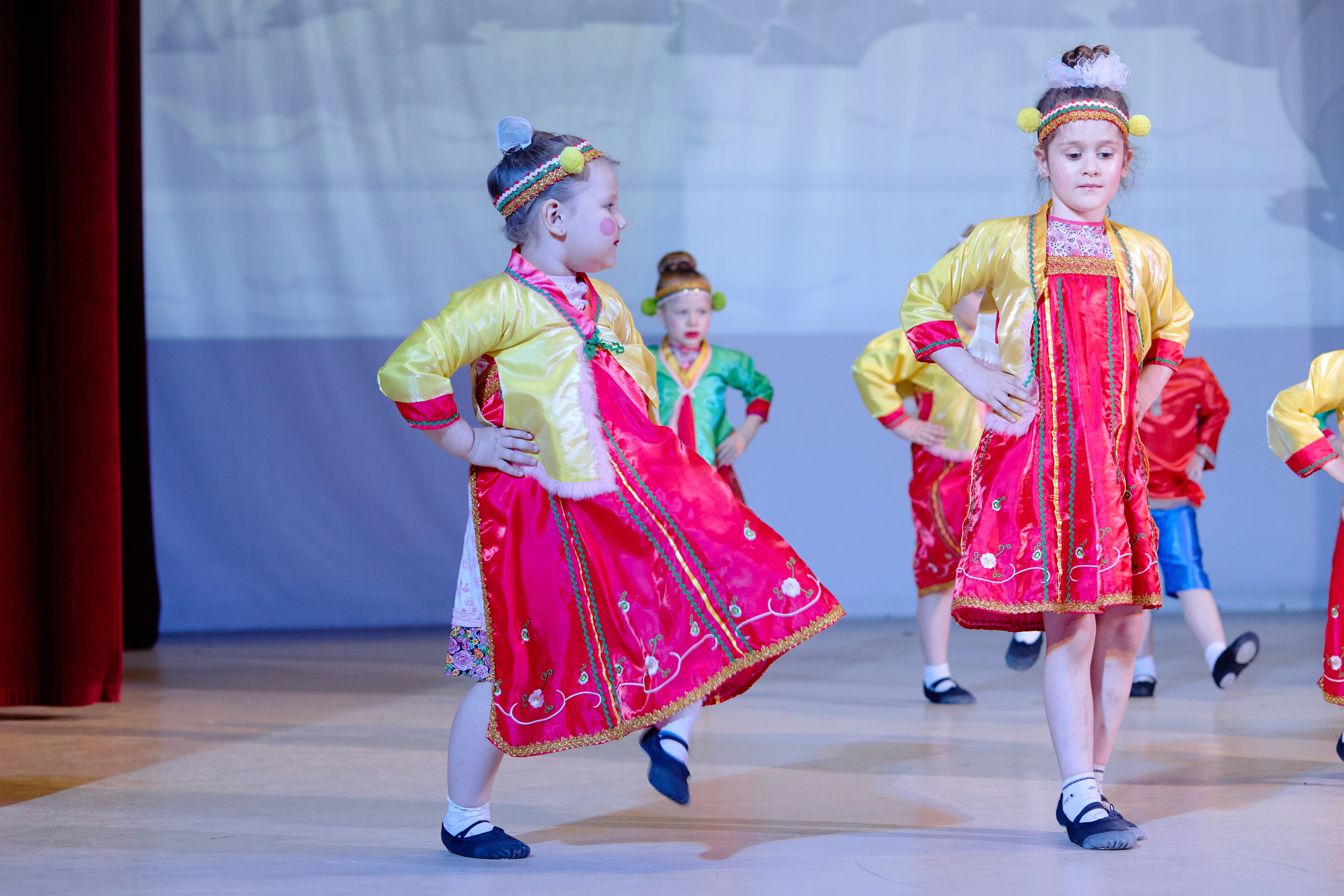 Аврора. Фотограф Выпускные альбомы Таганрог Сергей Коробченко