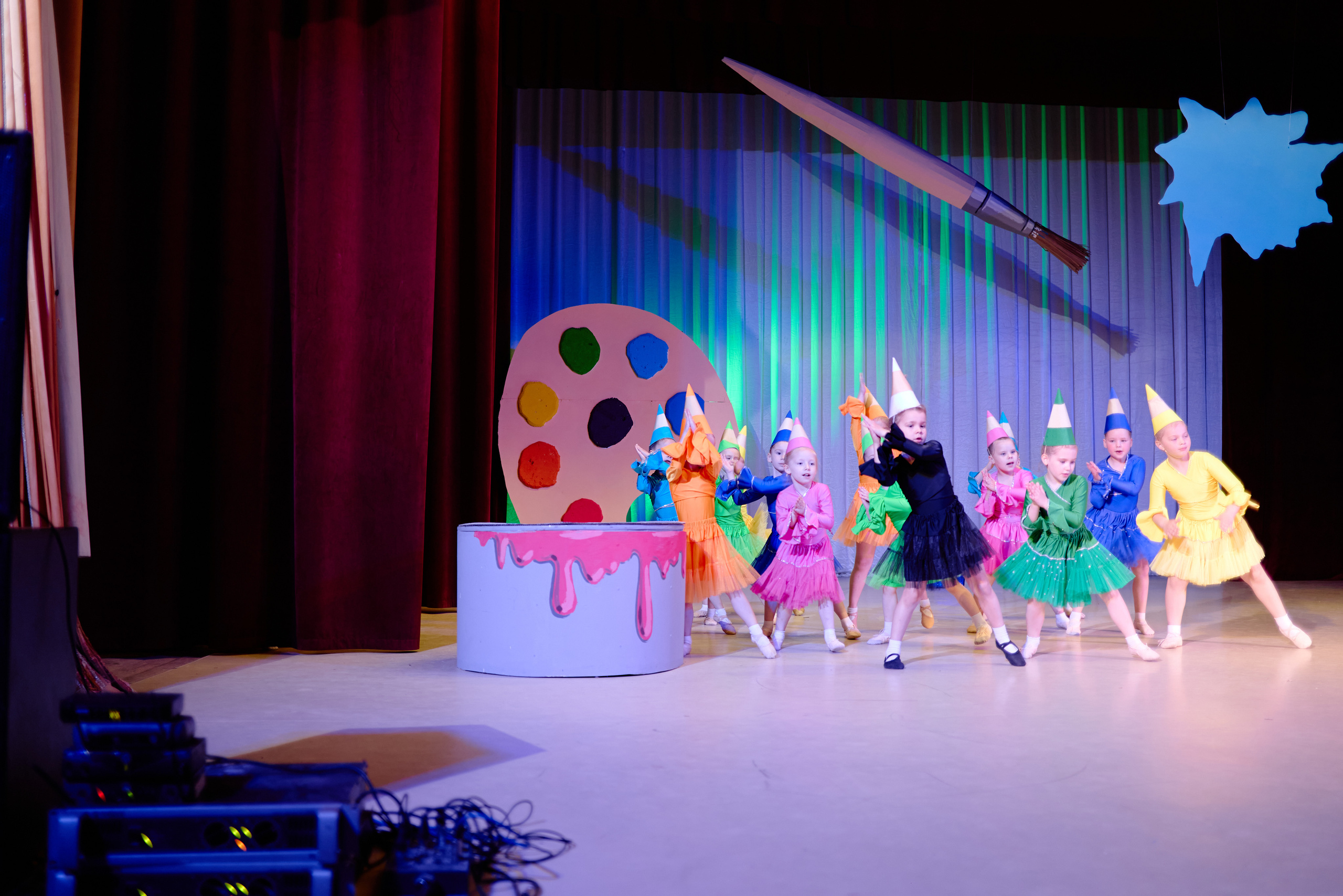 Краски. Фотограф Выпускные альбомы Таганрог Сергей Коробченко