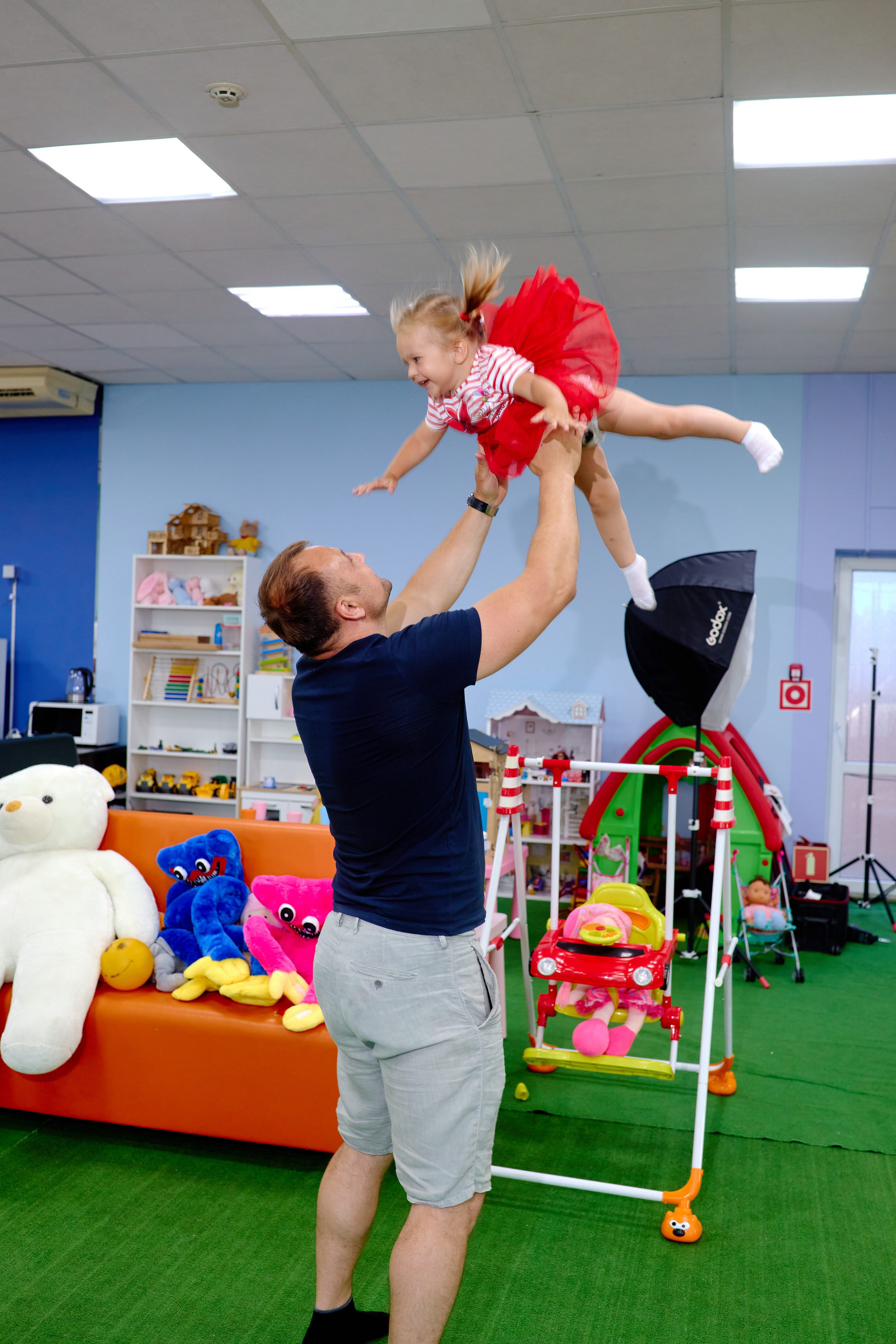 День рождения в детской комнате. Фотограф Выпускные альбомы Таганрог Сергей Коробченко