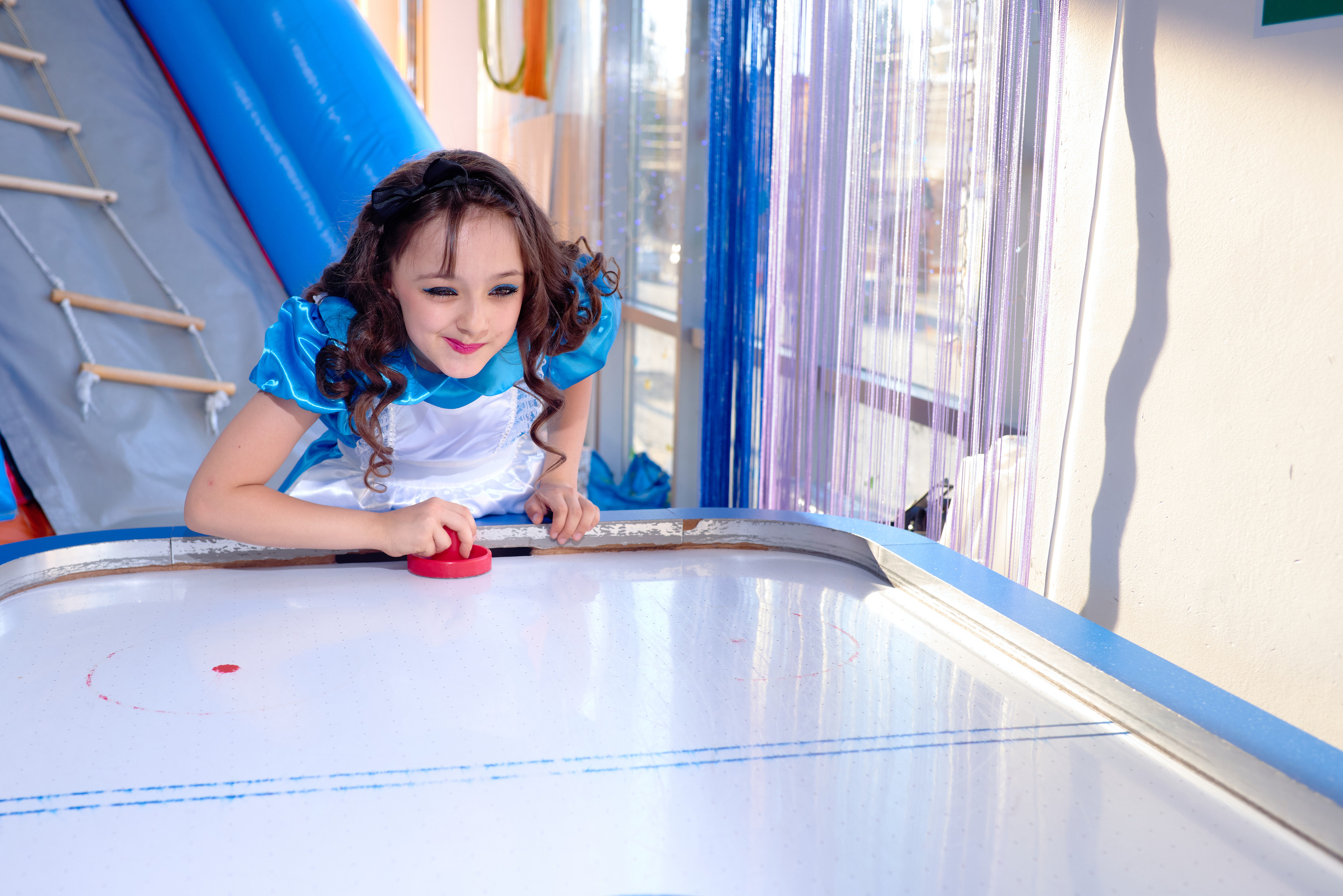 День рождения в детской комнате. Фотограф Выпускные альбомы Таганрог Сергей Коробченко