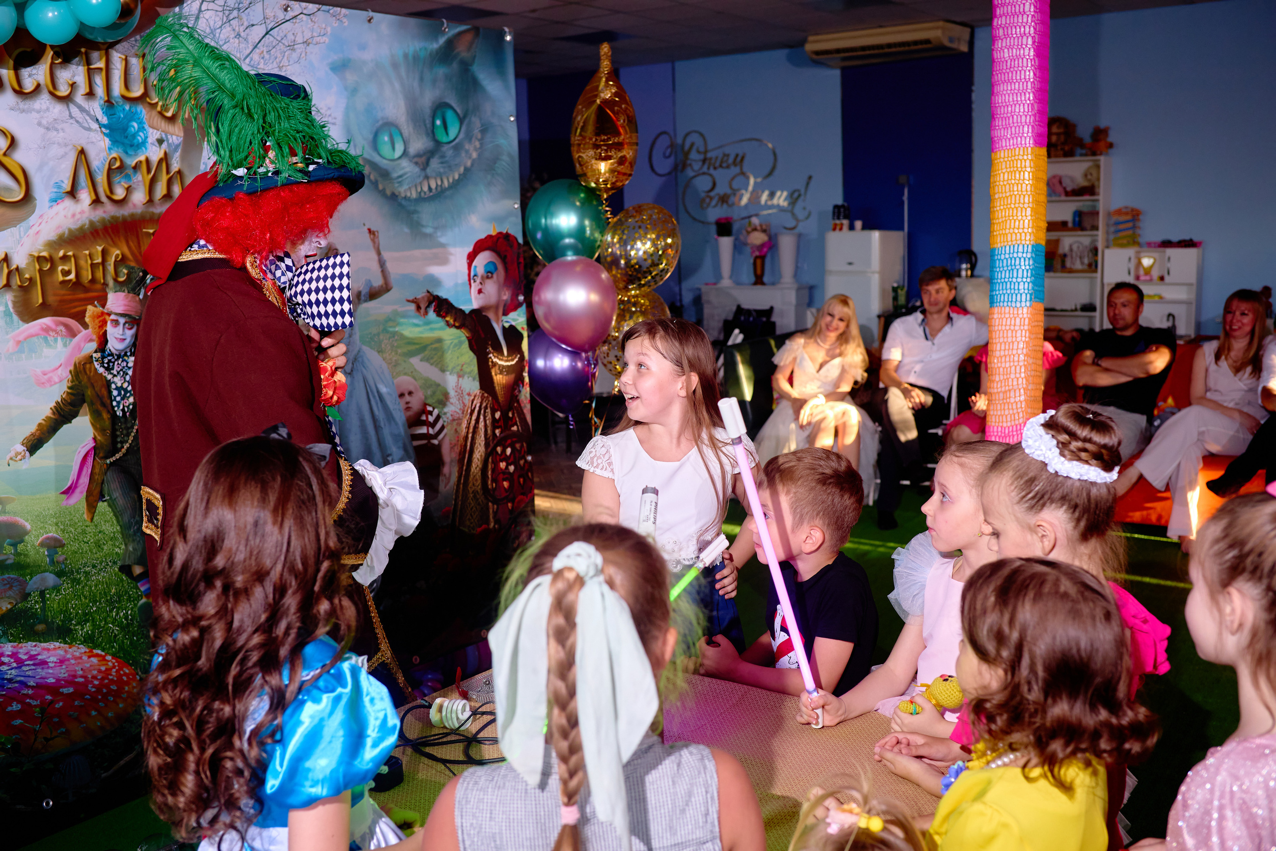 День рождения в детской комнате. Фотограф Выпускные альбомы Таганрог Сергей Коробченко