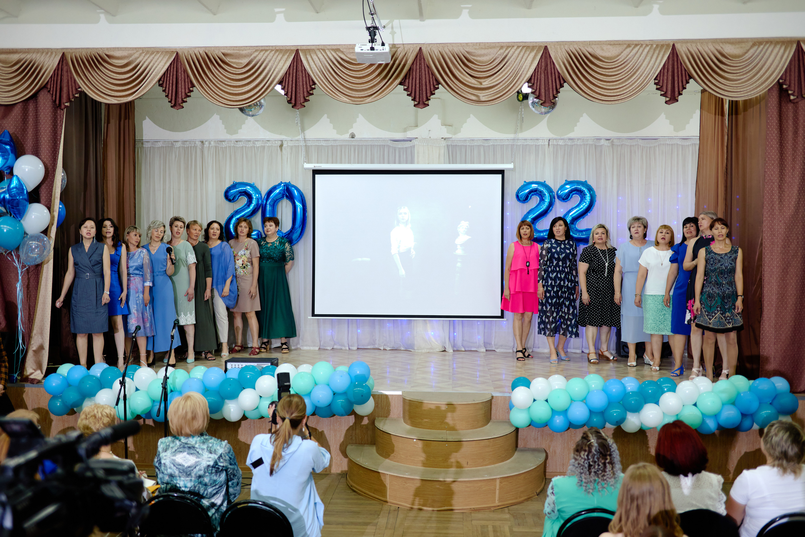 Фотограф на выпускной. Фотограф Выпускные альбомы Таганрог Сергей Коробченко