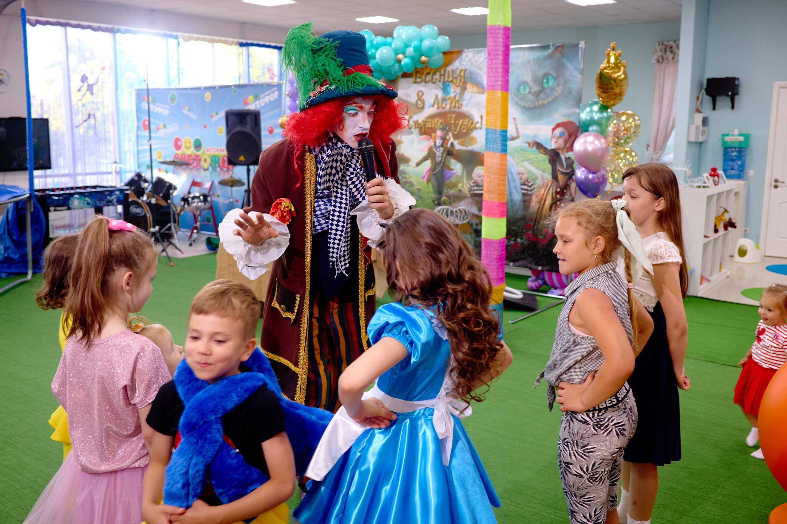 День рождения в детской комнате. Фотограф Выпускные альбомы Таганрог Сергей Коробченко