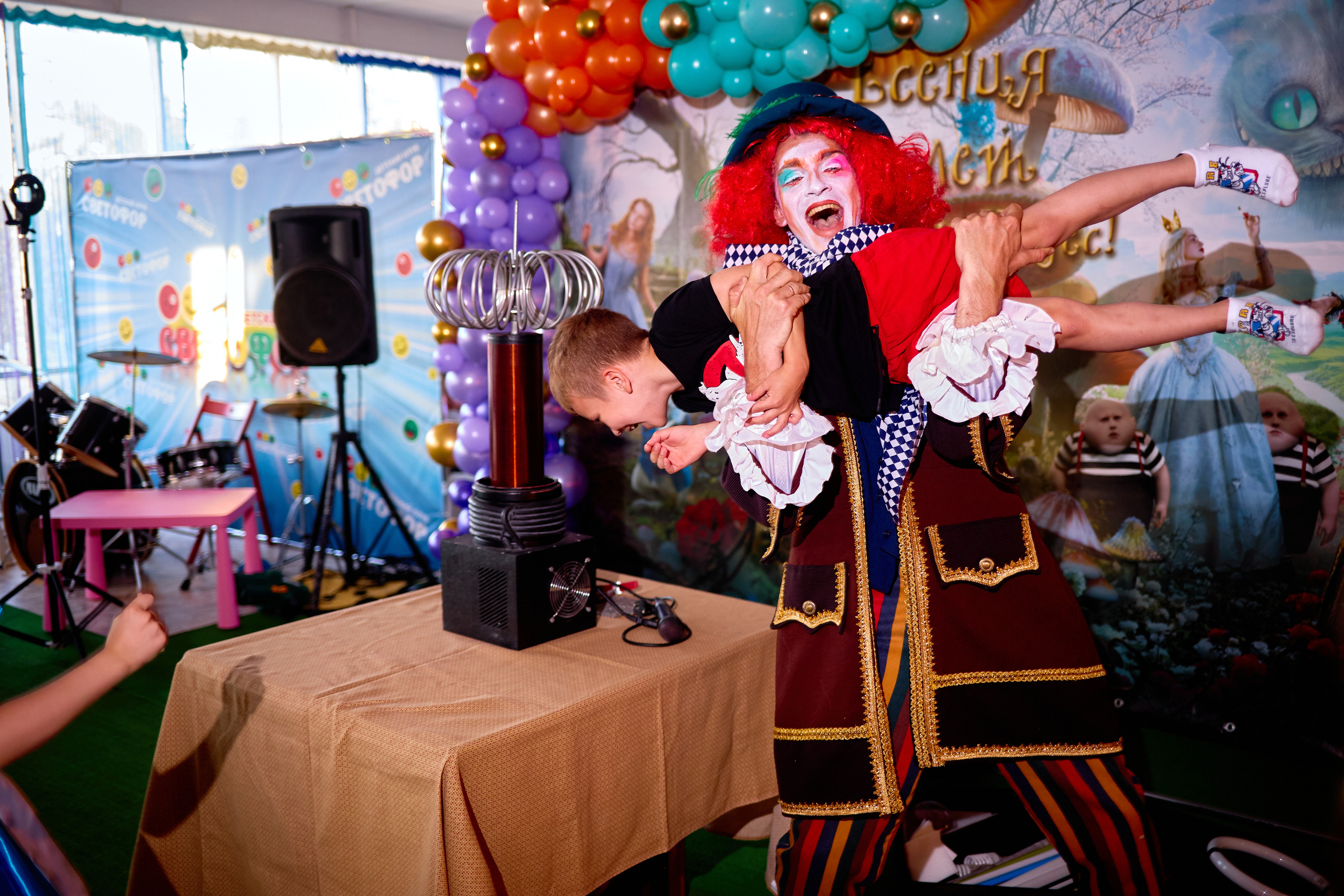 День рождения в детской комнате. Фотограф Выпускные альбомы Таганрог Сергей Коробченко