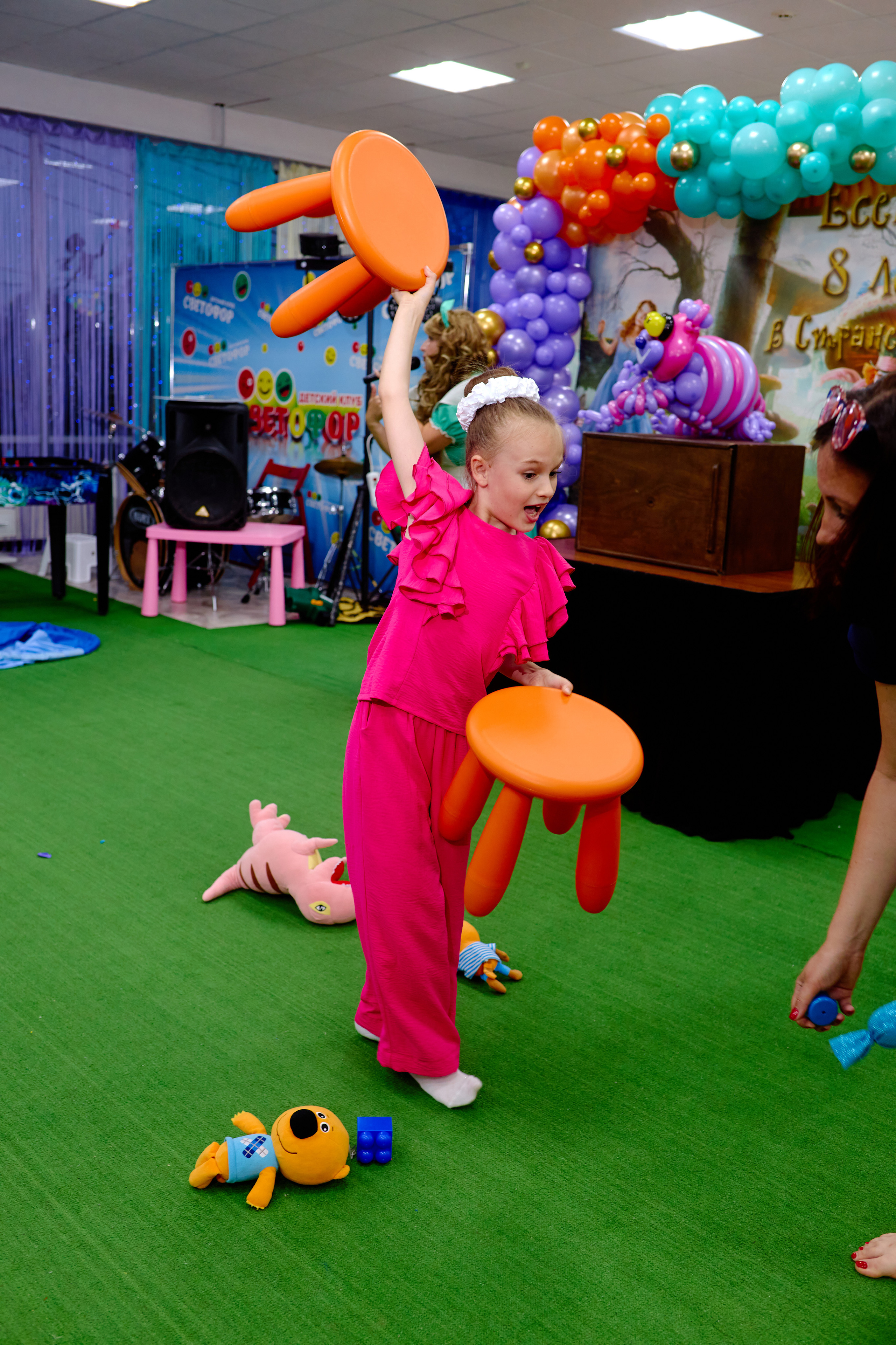 День рождения в детской комнате. Фотограф Выпускные альбомы Таганрог Сергей Коробченко