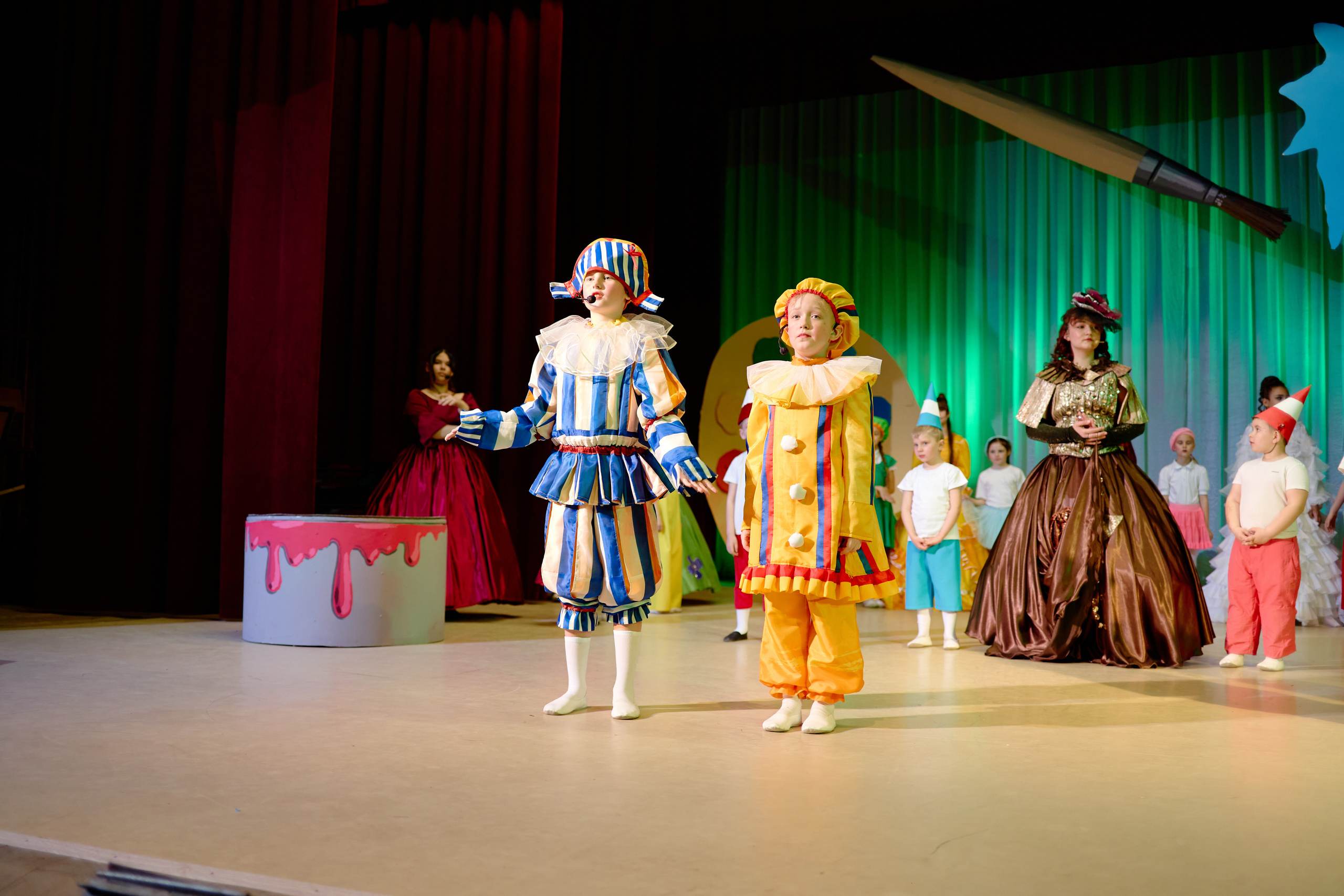 Краски. Фотограф Выпускные альбомы Таганрог Сергей Коробченко