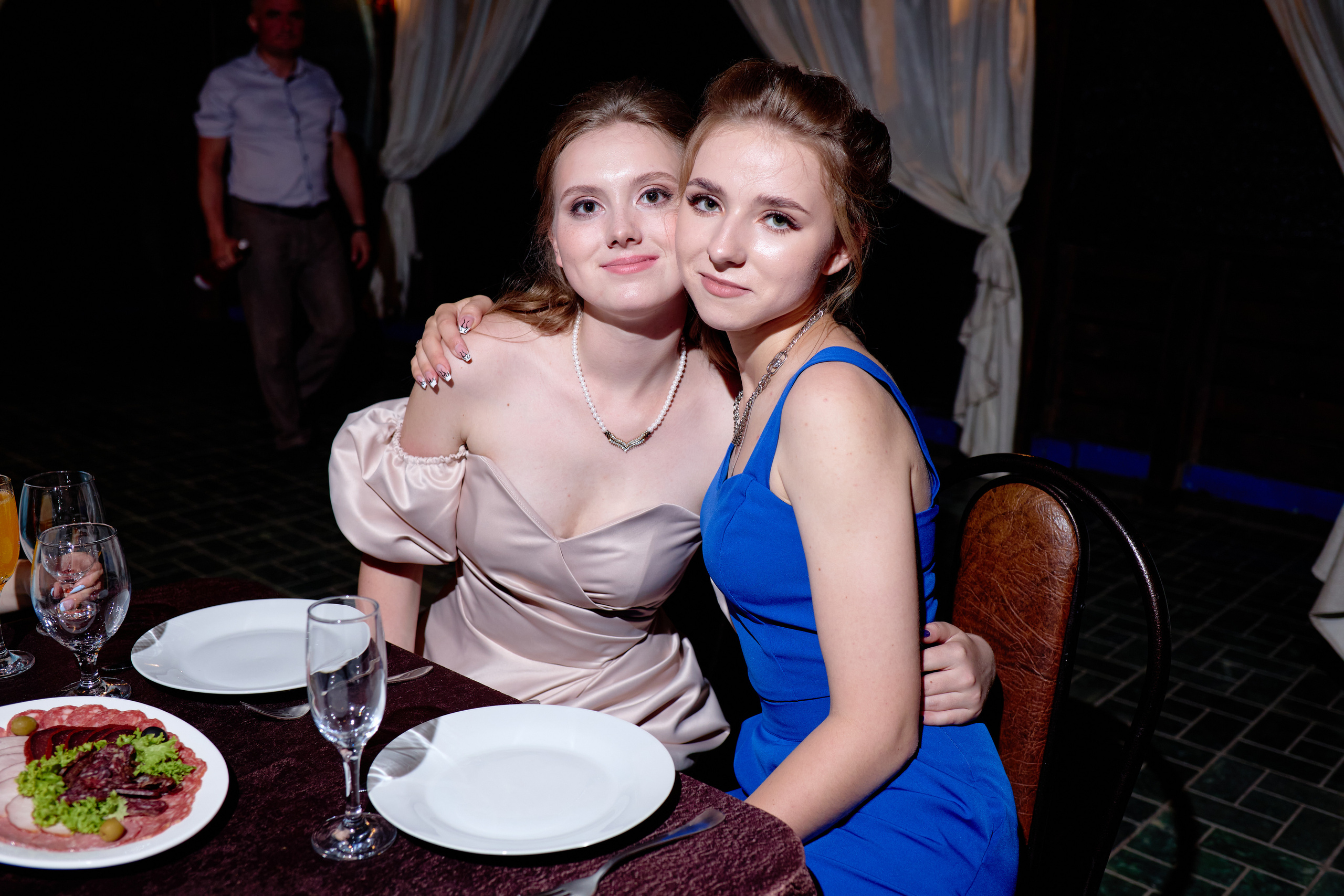 Фотограф на выпускной. Фотограф Выпускные альбомы Таганрог Сергей Коробченко