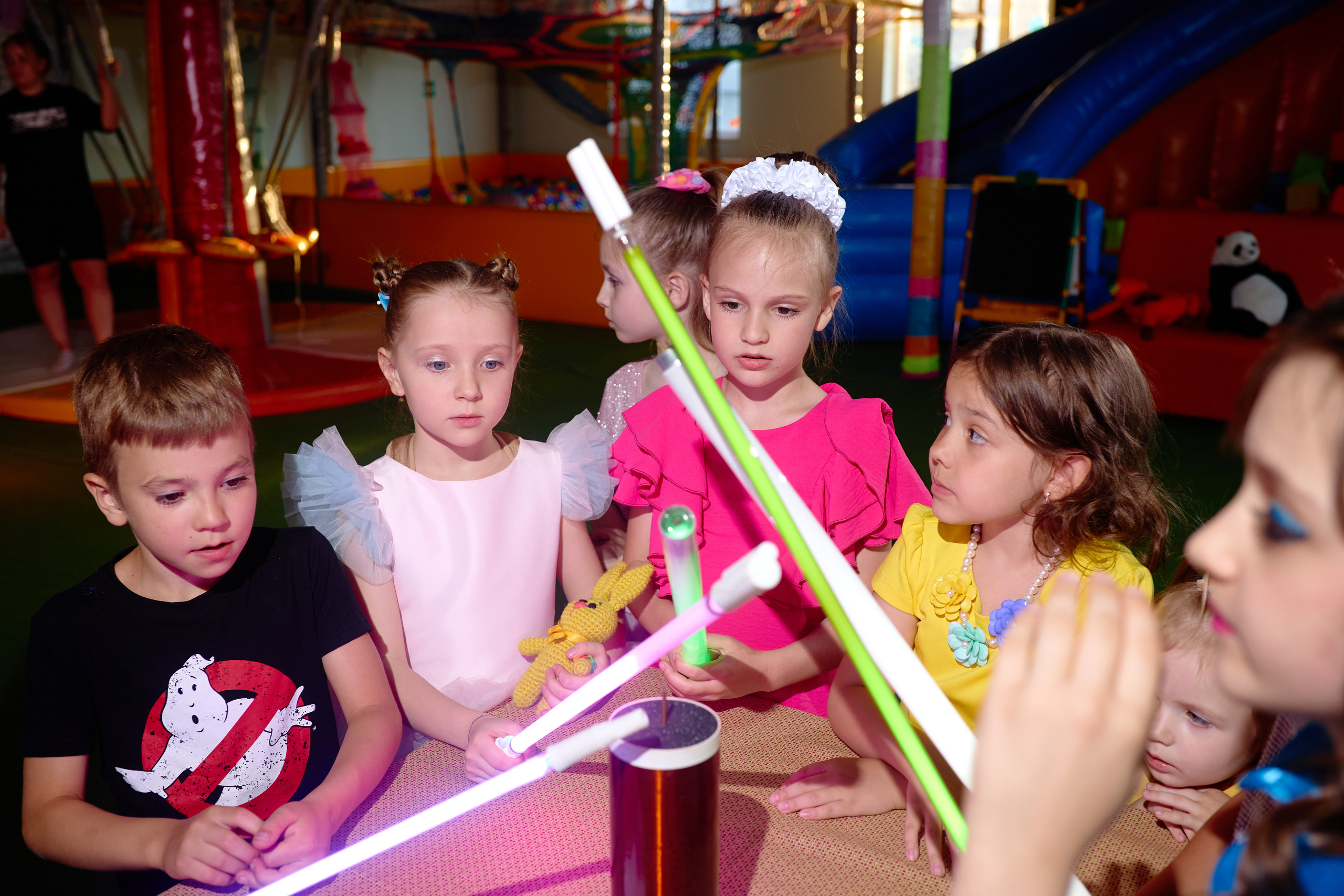 День рождения в детской комнате. Фотограф Выпускные альбомы Таганрог Сергей Коробченко