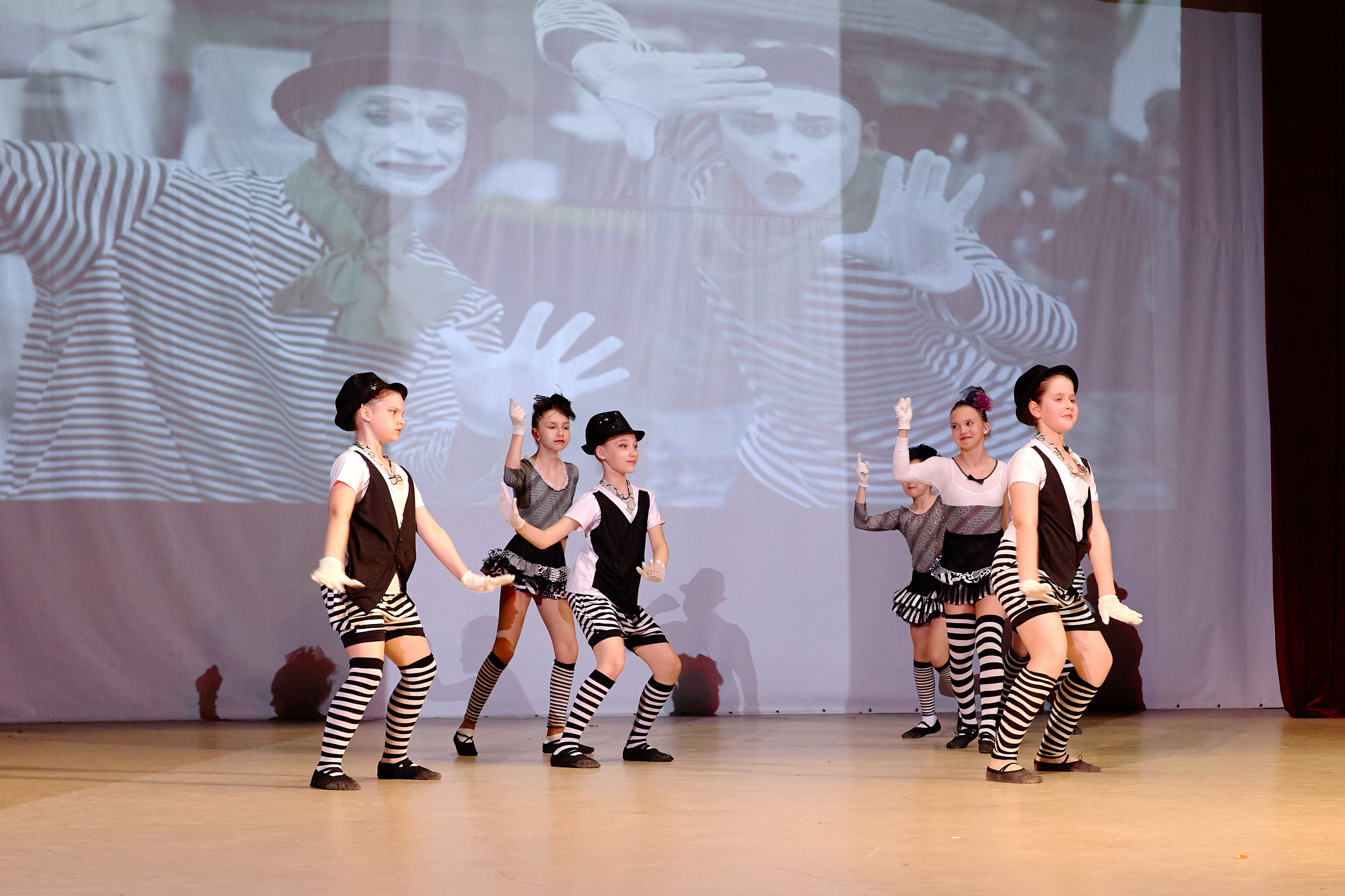 Аврора. Фотограф Выпускные альбомы Таганрог Сергей Коробченко