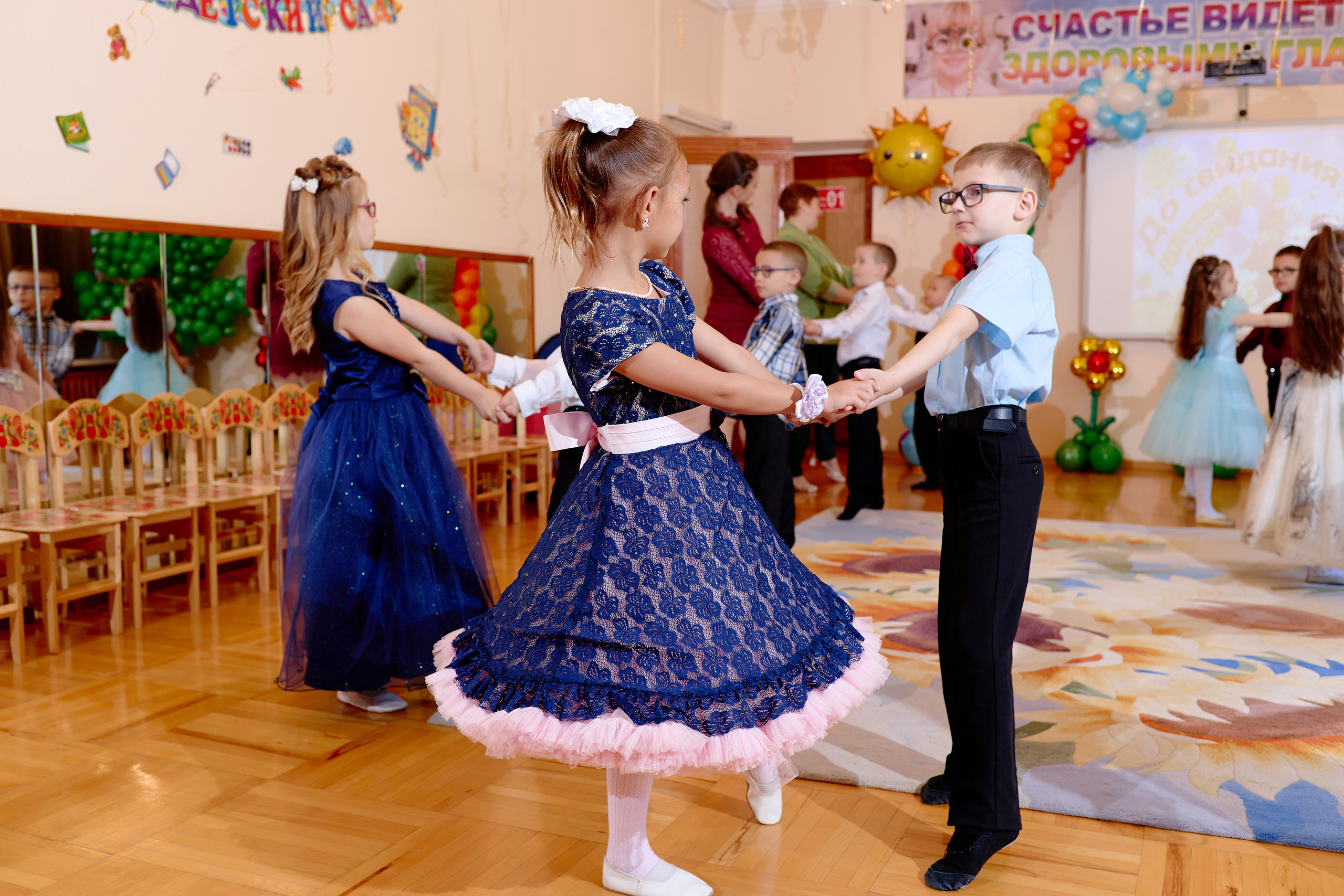 Фотограф выпускной в детском саду таганрог. Фотограф Выпускные альбомы Таганрог Сергей Коробченко