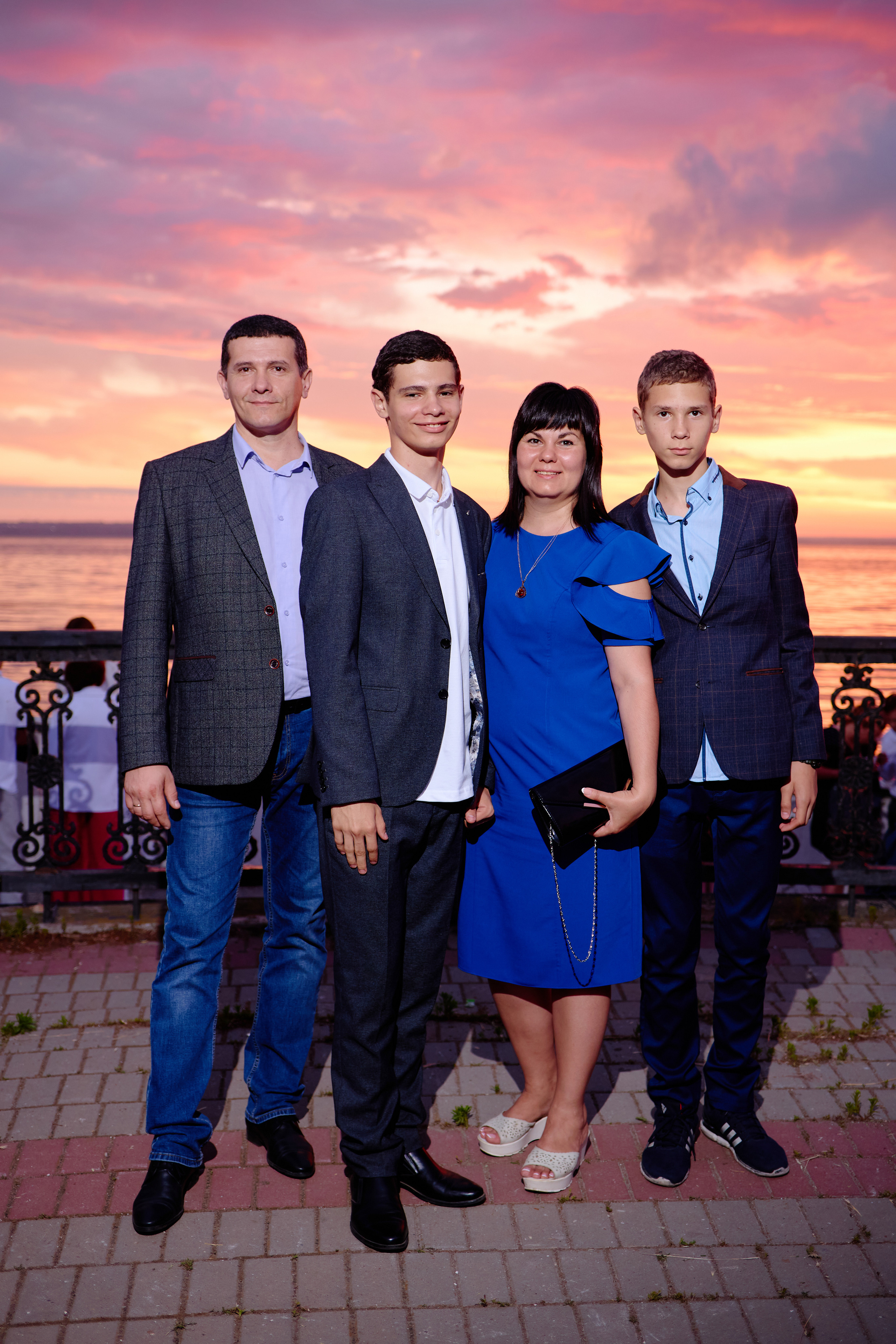 Фотограф на выпускной. Фотограф Выпускные альбомы Таганрог Сергей Коробченко