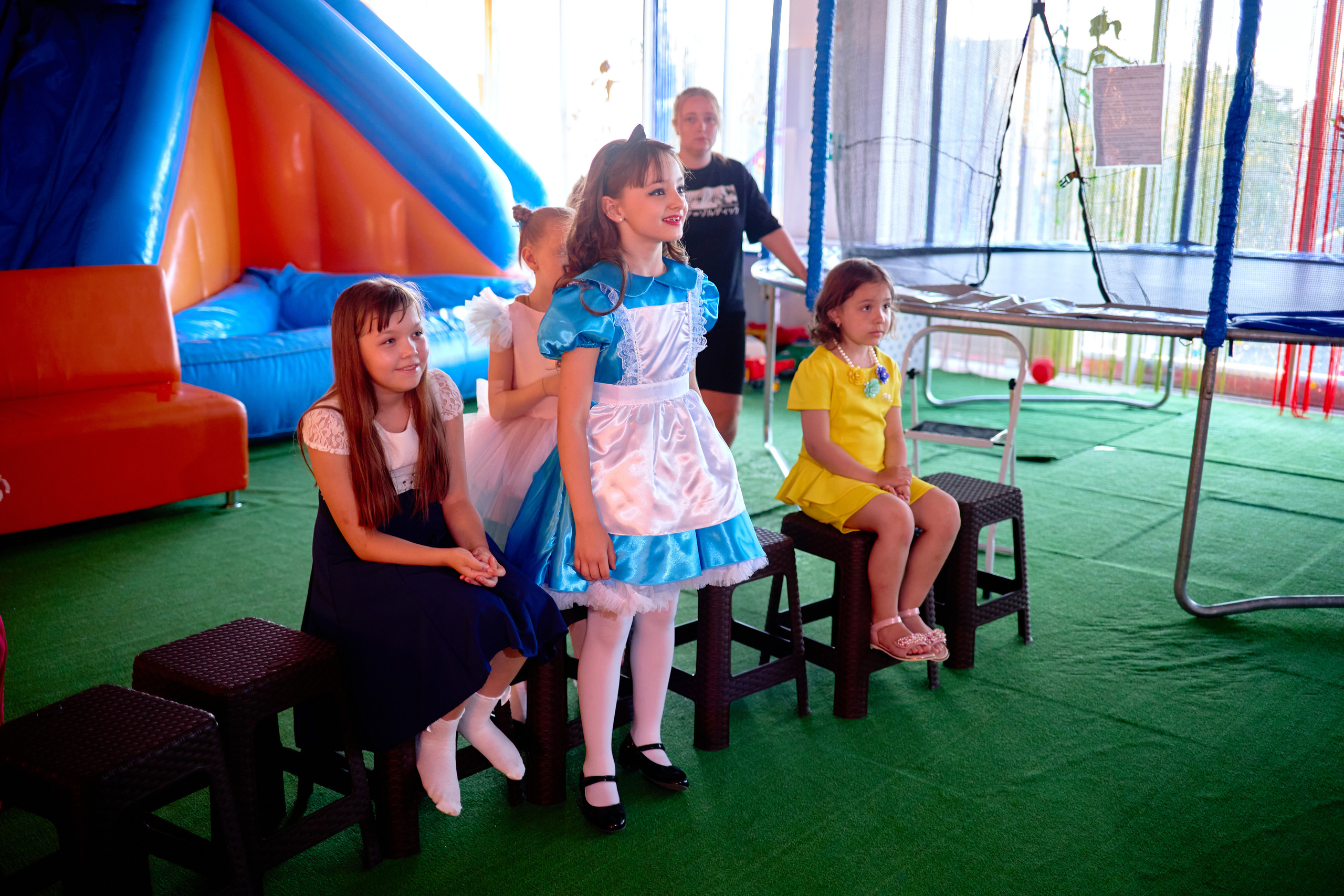 День рождения в детской комнате. Фотограф Выпускные альбомы Таганрог Сергей Коробченко