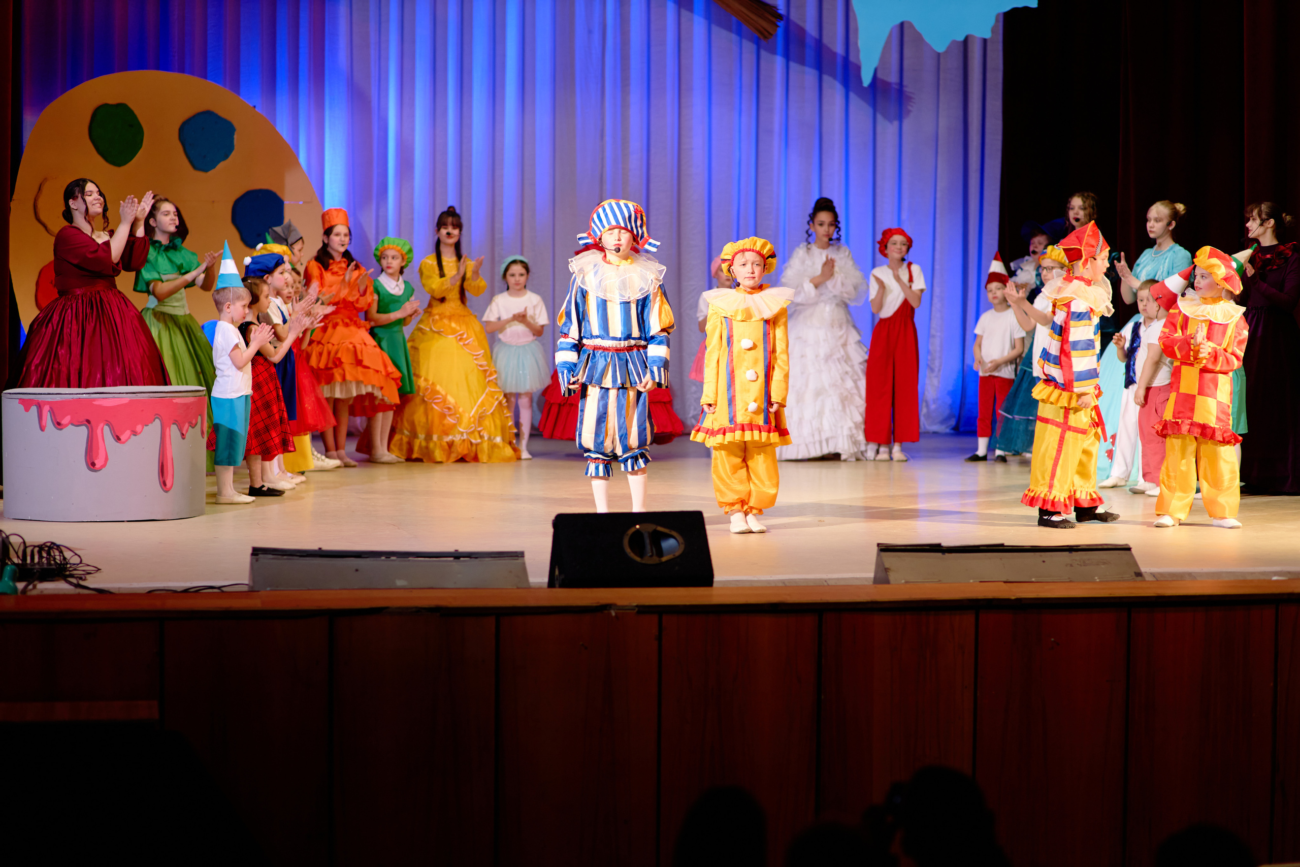 Краски. Фотограф Выпускные альбомы Таганрог Сергей Коробченко