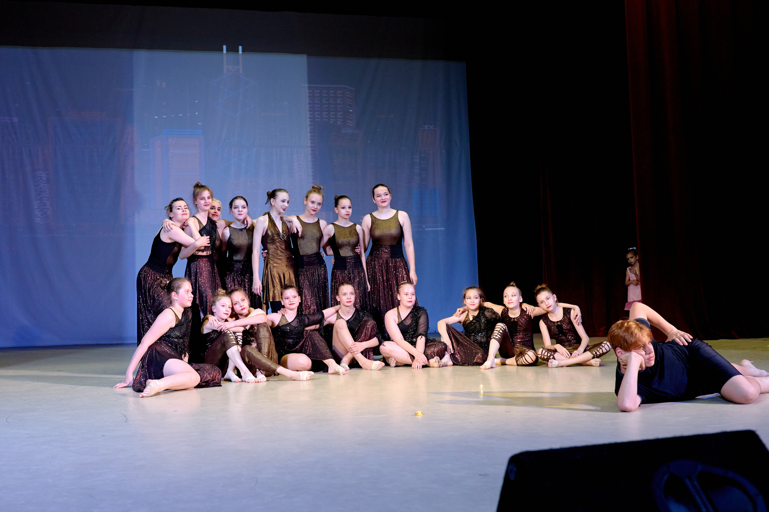 Аврора. Фотограф Выпускные альбомы Таганрог Сергей Коробченко