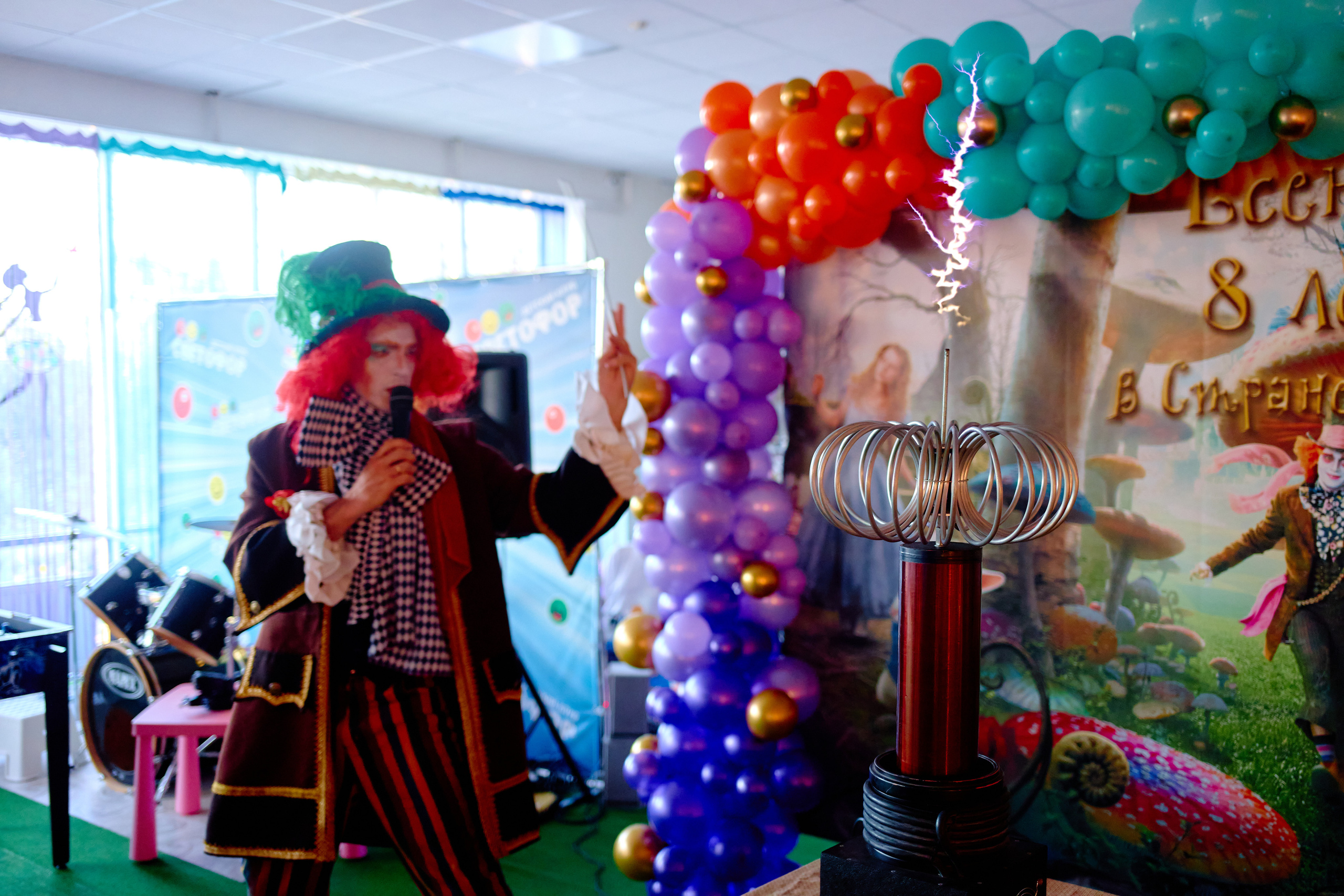 День рождения в детской комнате. Фотограф Выпускные альбомы Таганрог Сергей Коробченко