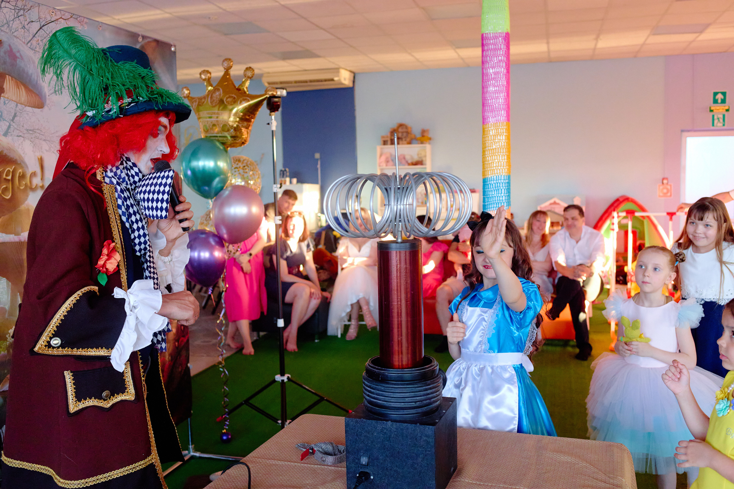 День рождения в детской комнате. Фотограф Выпускные альбомы Таганрог Сергей Коробченко