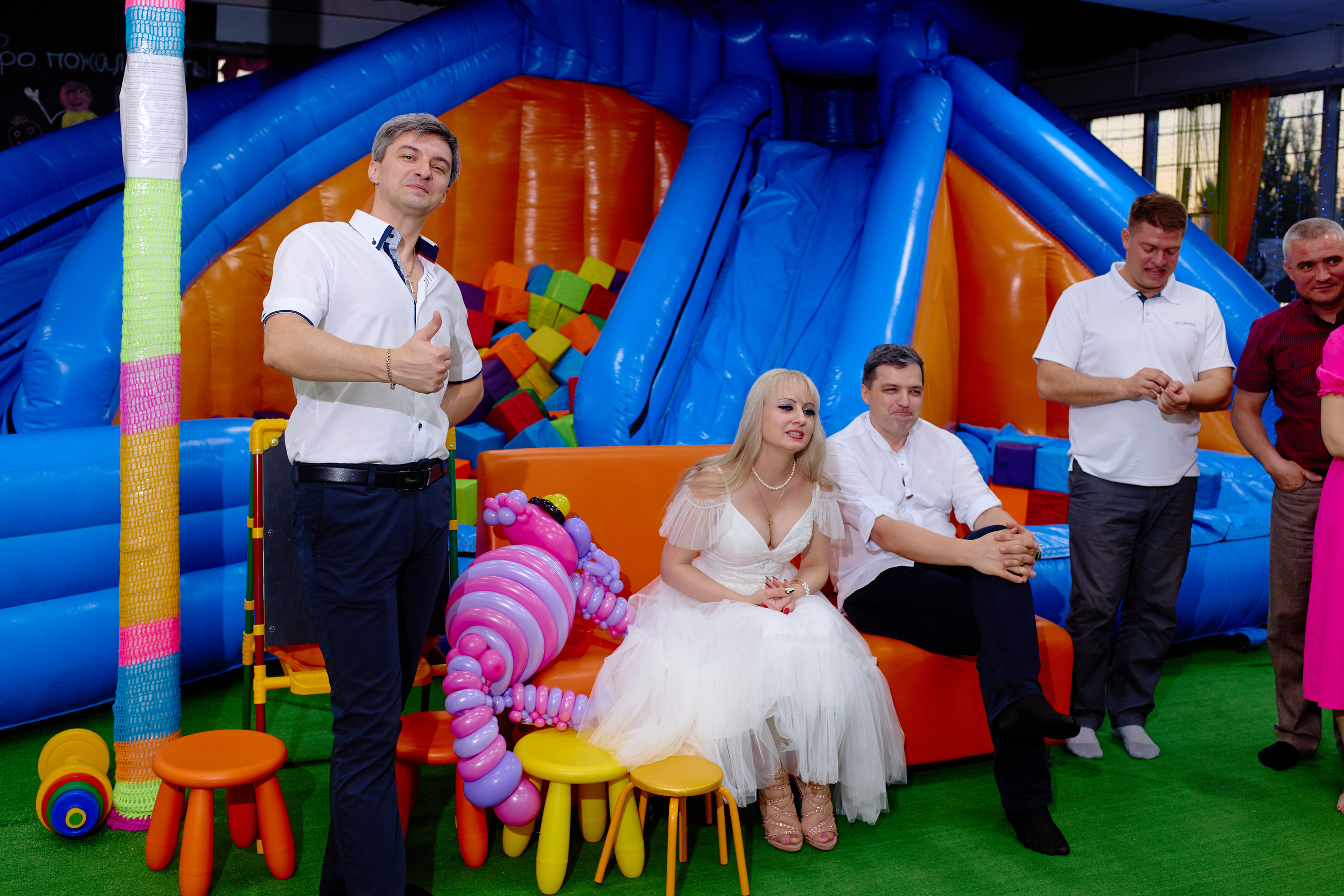 День рождения в детской комнате. Фотограф Выпускные альбомы Таганрог Сергей Коробченко