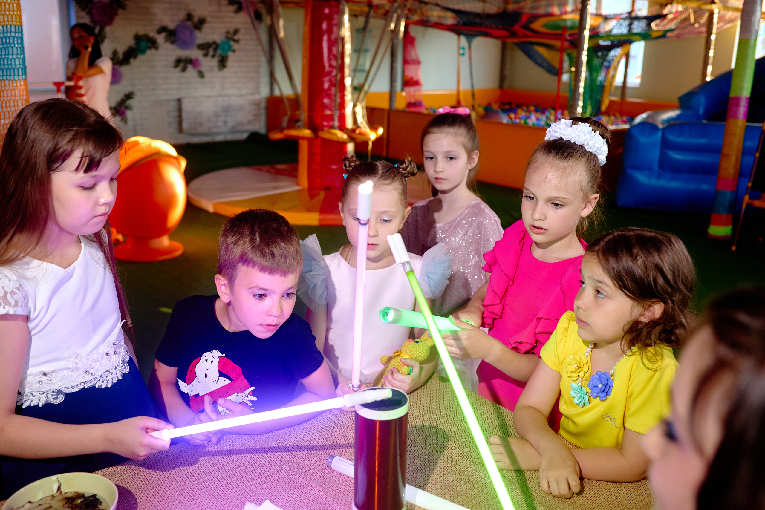 День рождения в детской комнате. Фотограф Выпускные альбомы Таганрог Сергей Коробченко