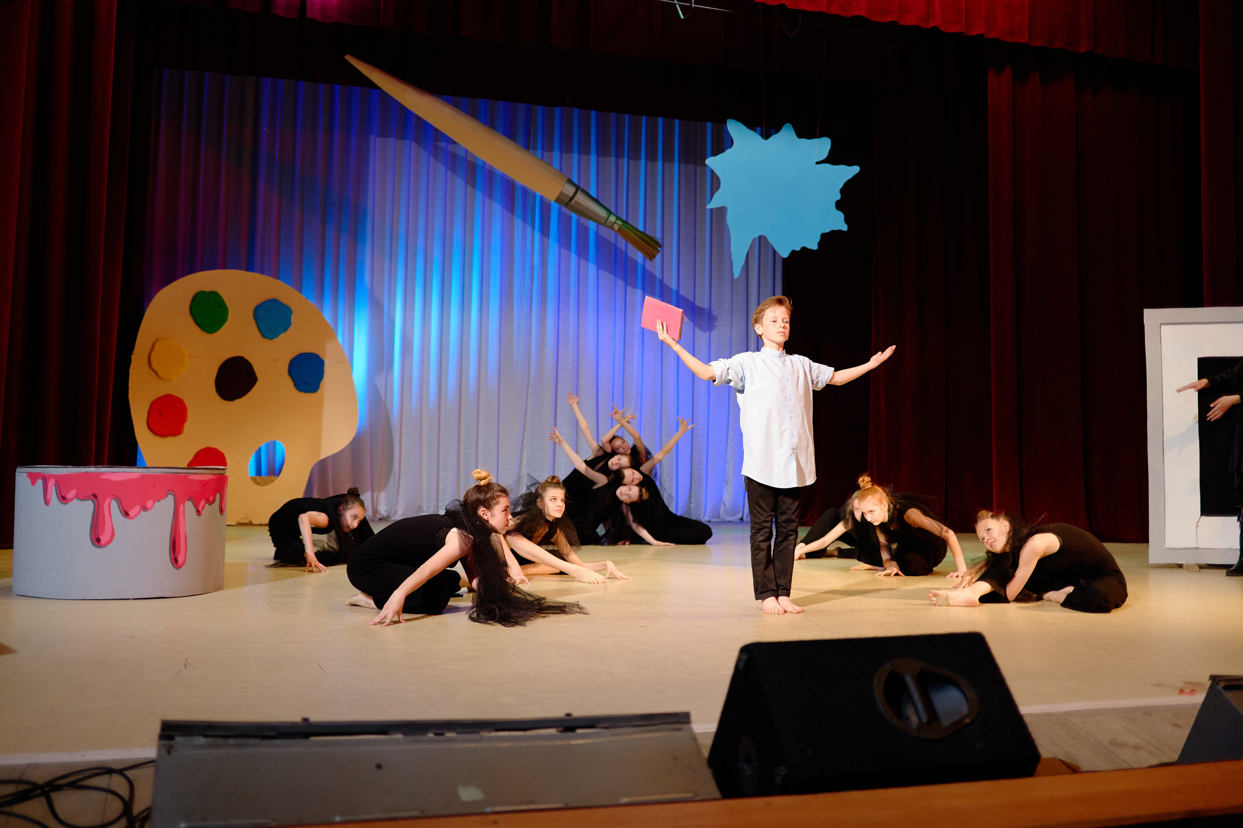 Краски. Фотограф Выпускные альбомы Таганрог Сергей Коробченко