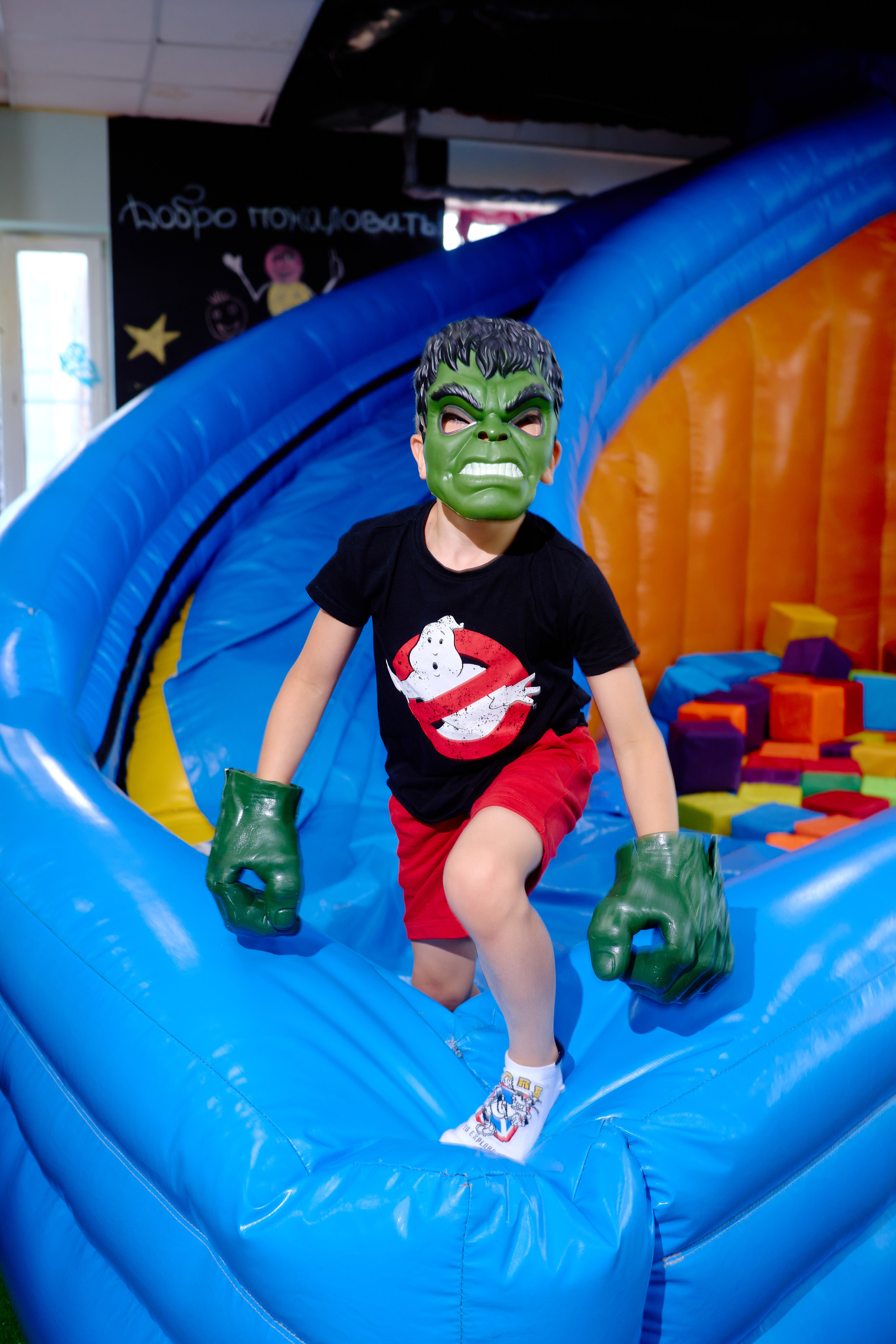 День рождения в детской комнате. Фотограф Выпускные альбомы Таганрог Сергей Коробченко