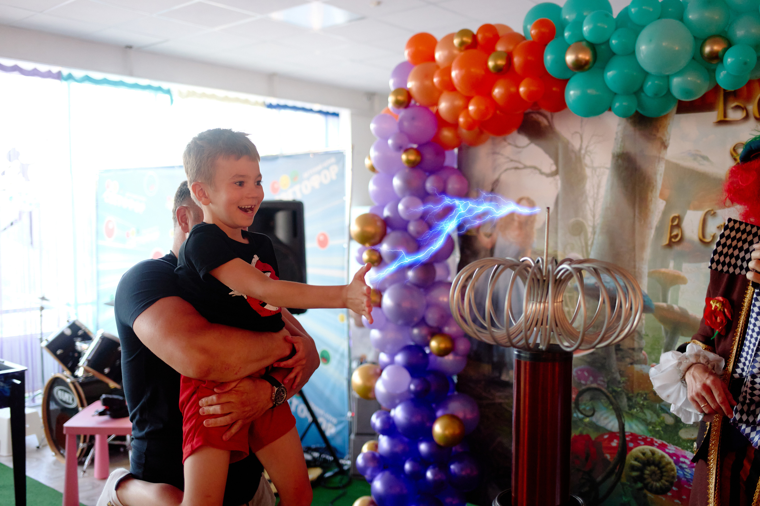 День рождения в детской комнате. Фотограф Выпускные альбомы Таганрог Сергей Коробченко