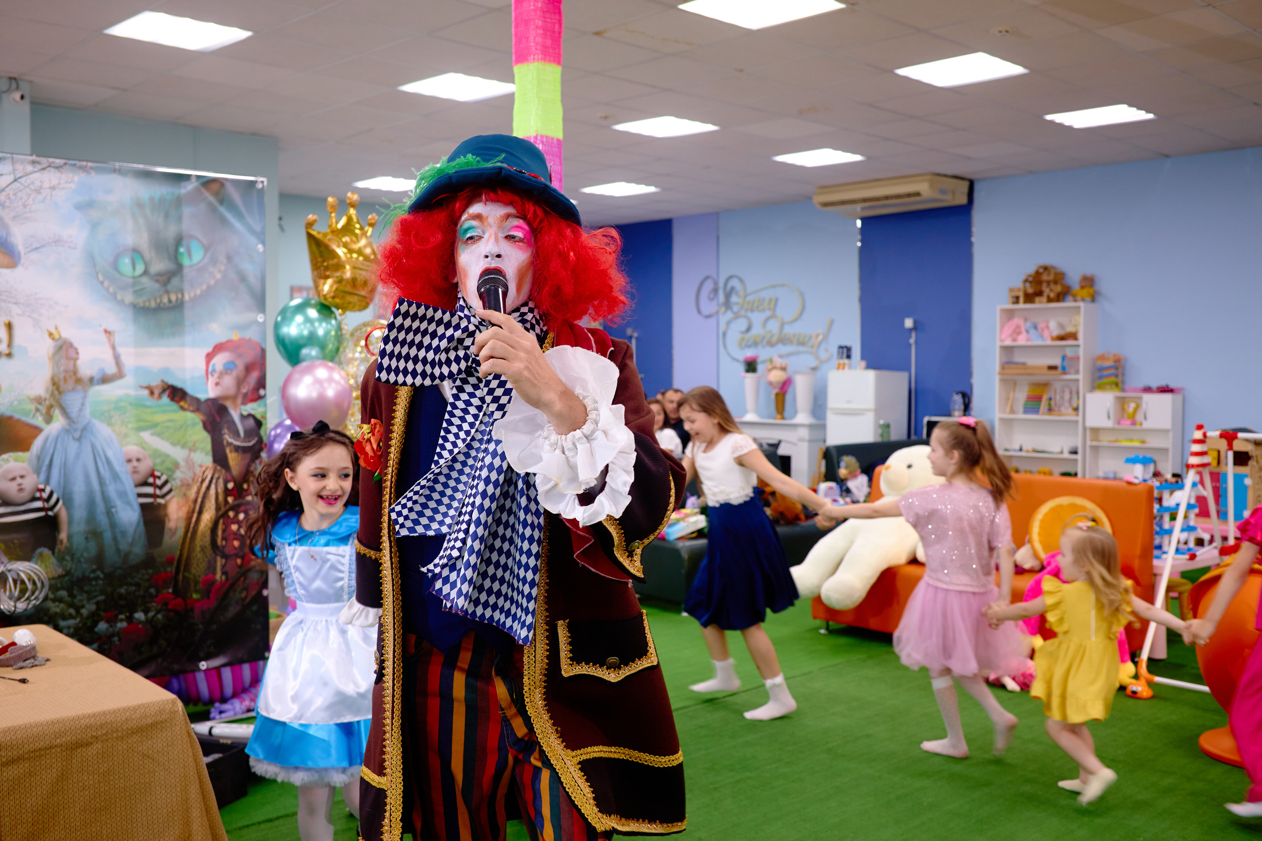 День рождения в детской комнате. Фотограф Выпускные альбомы Таганрог Сергей Коробченко