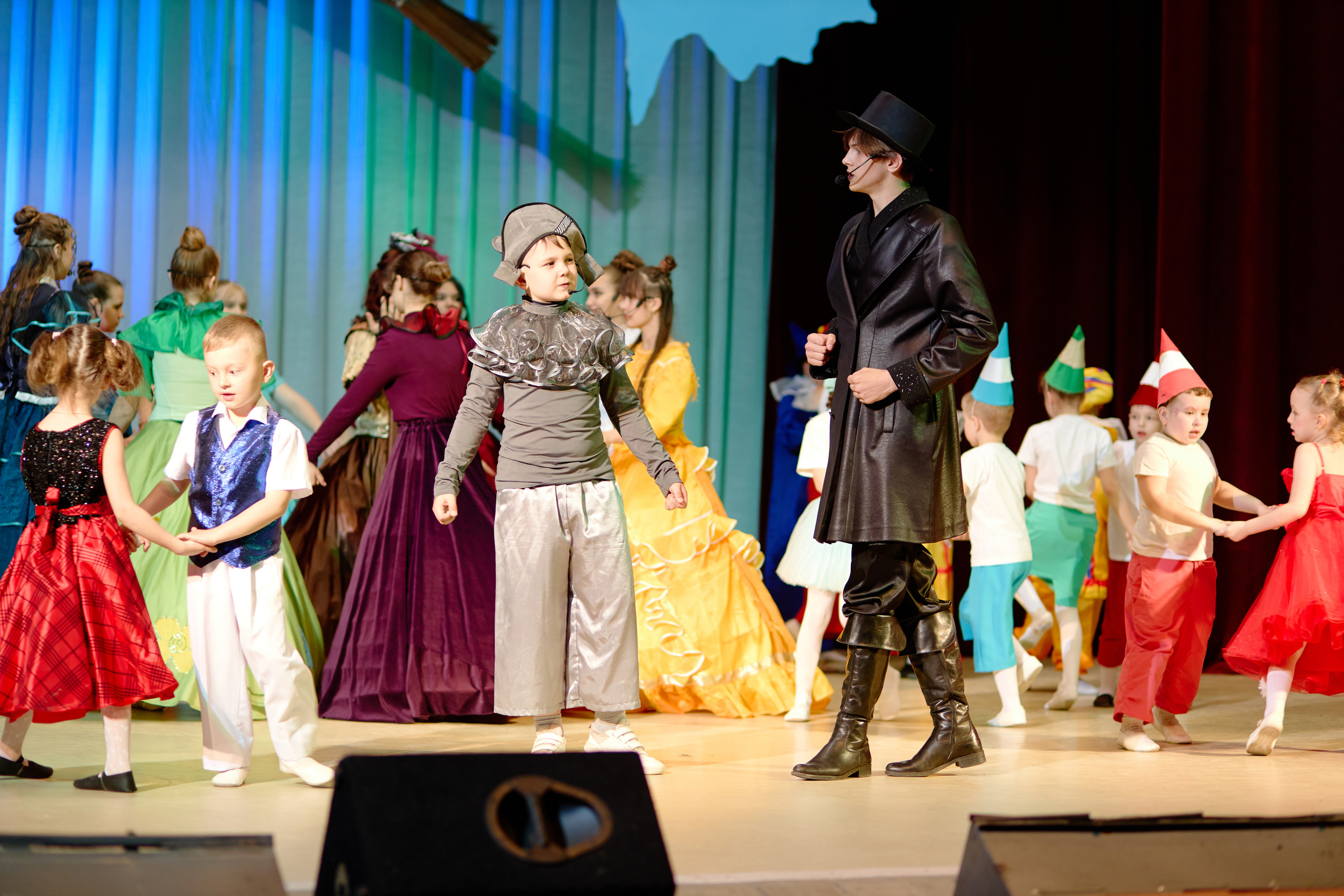 Краски. Фотограф Выпускные альбомы Таганрог Сергей Коробченко