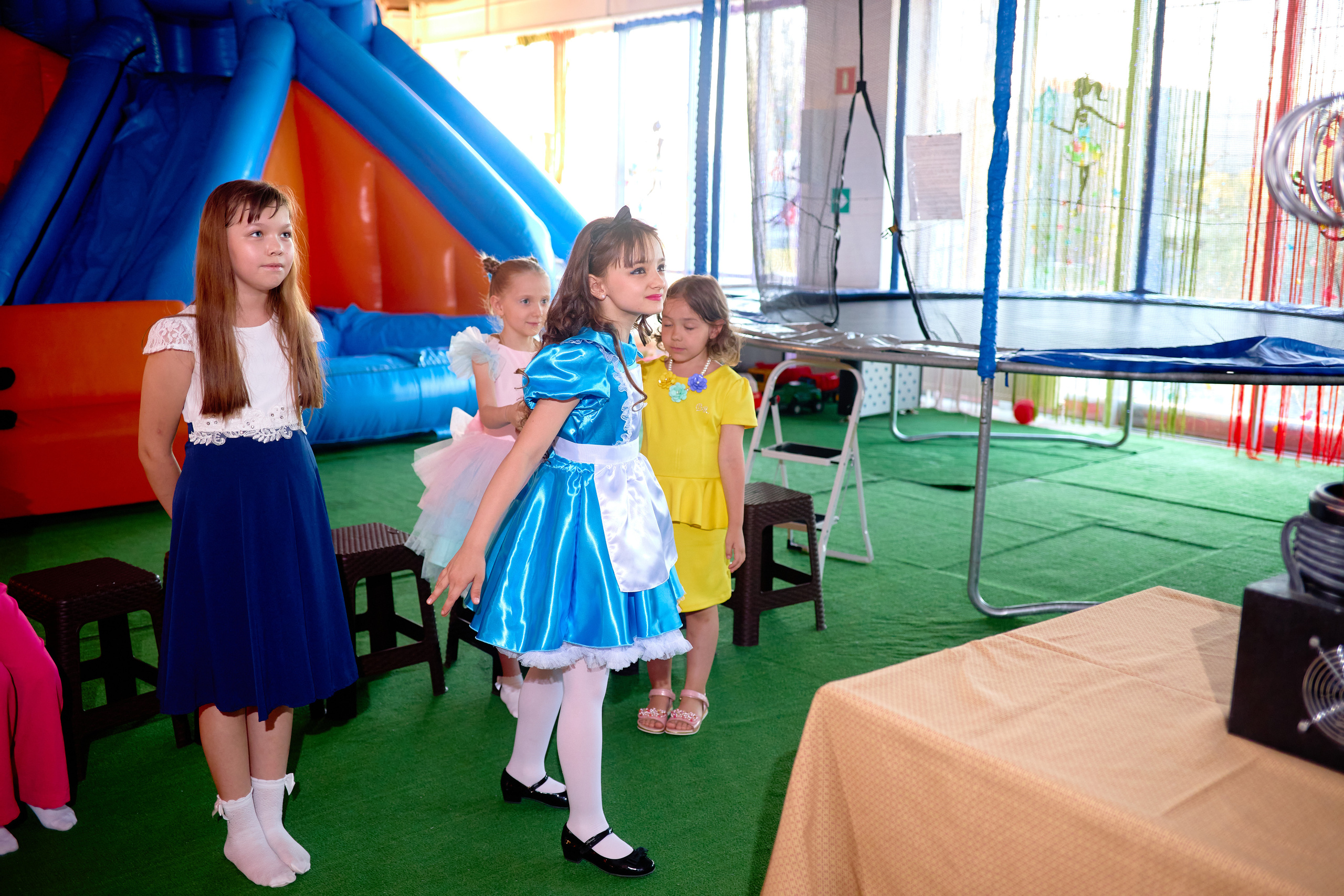 День рождения в детской комнате. Фотограф Выпускные альбомы Таганрог Сергей Коробченко