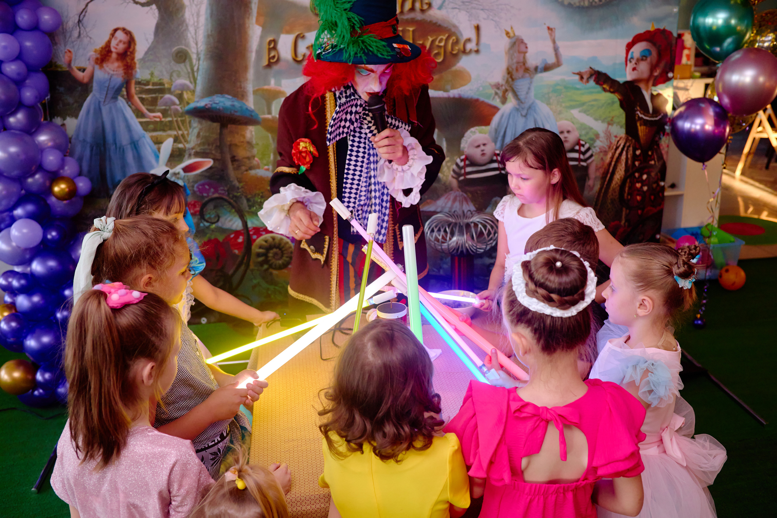 День рождения в детской комнате. Фотограф Выпускные альбомы Таганрог Сергей Коробченко