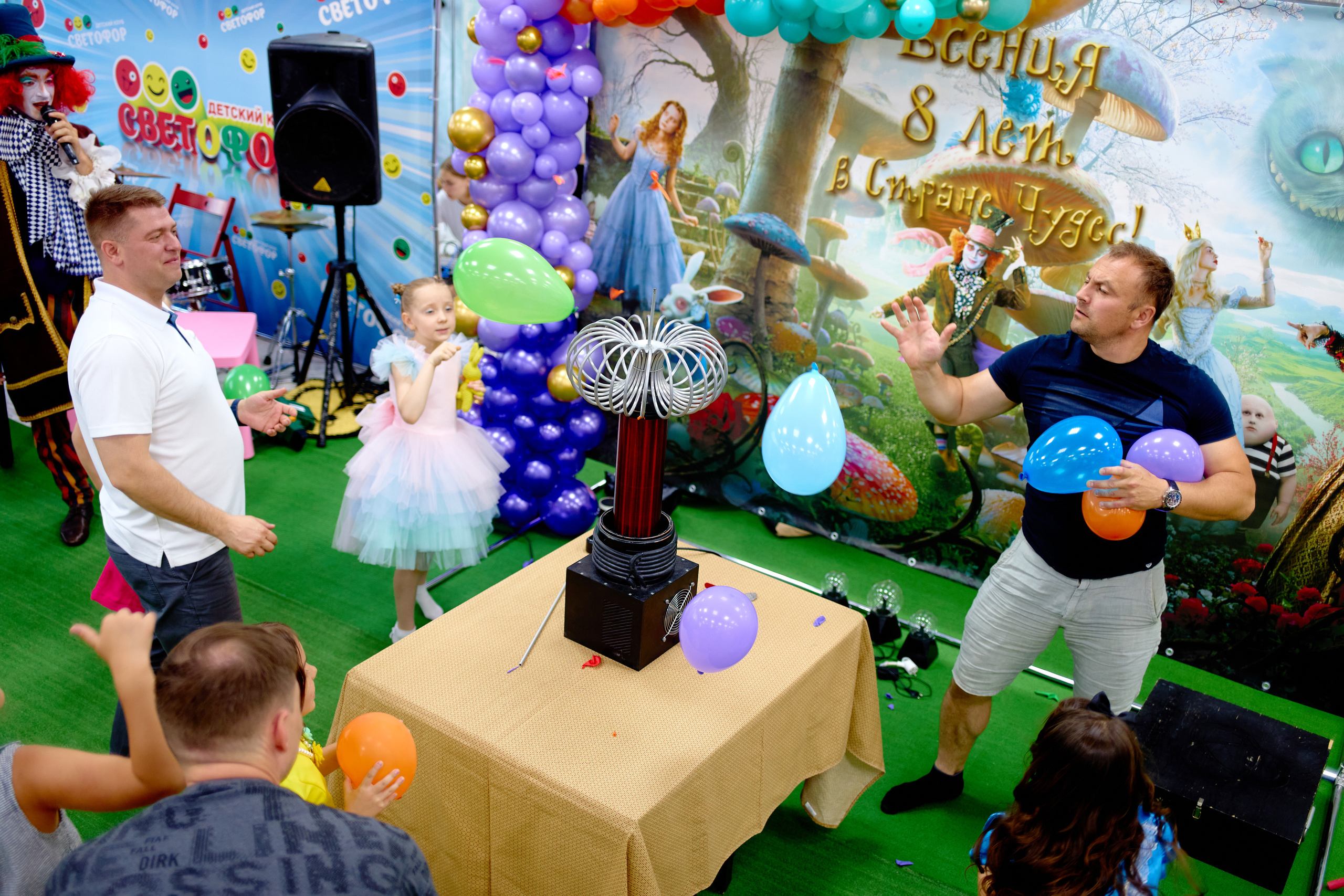 День рождения в детской комнате. Фотограф Выпускные альбомы Таганрог Сергей Коробченко