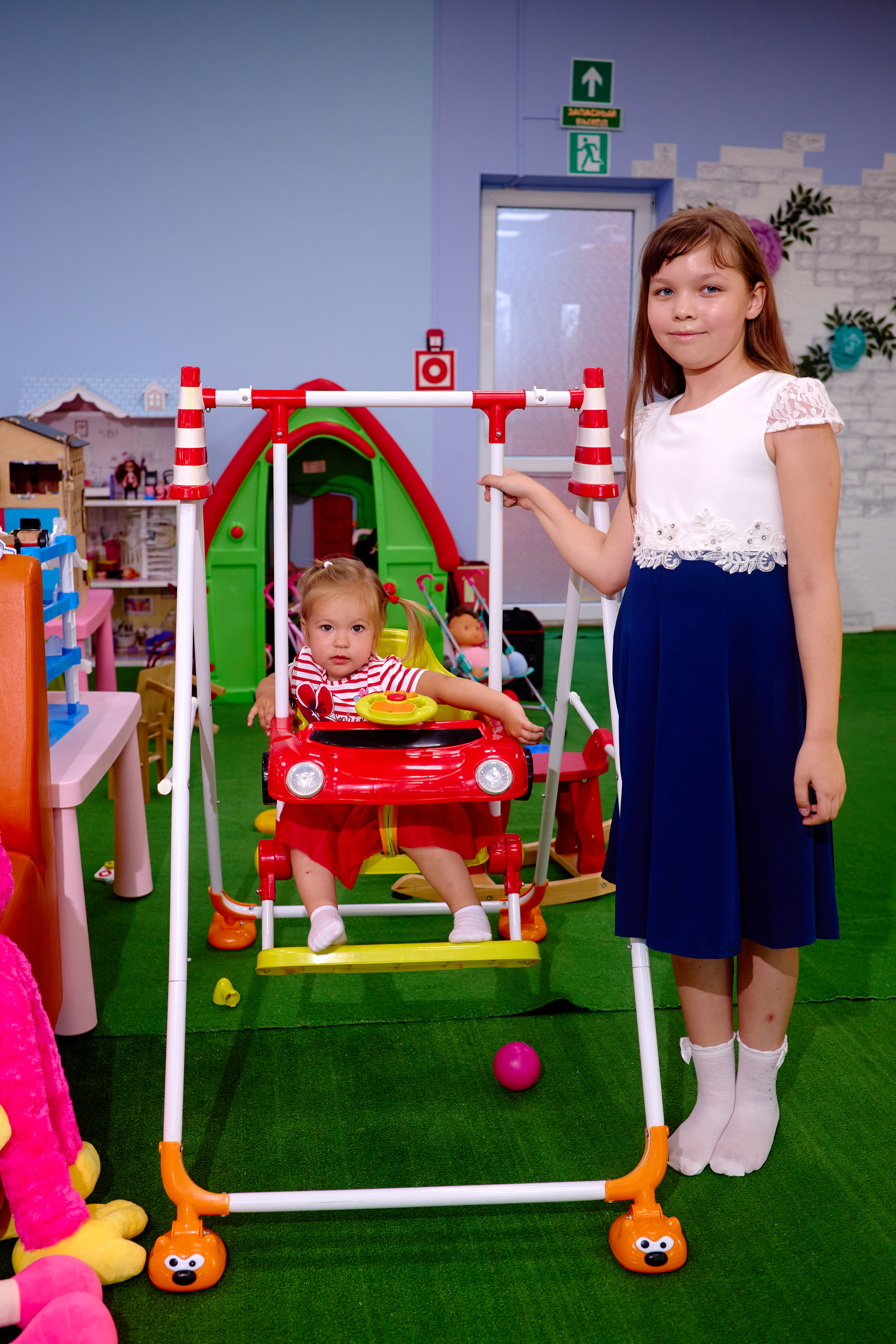 День рождения в детской комнате. Фотограф Выпускные альбомы Таганрог Сергей Коробченко